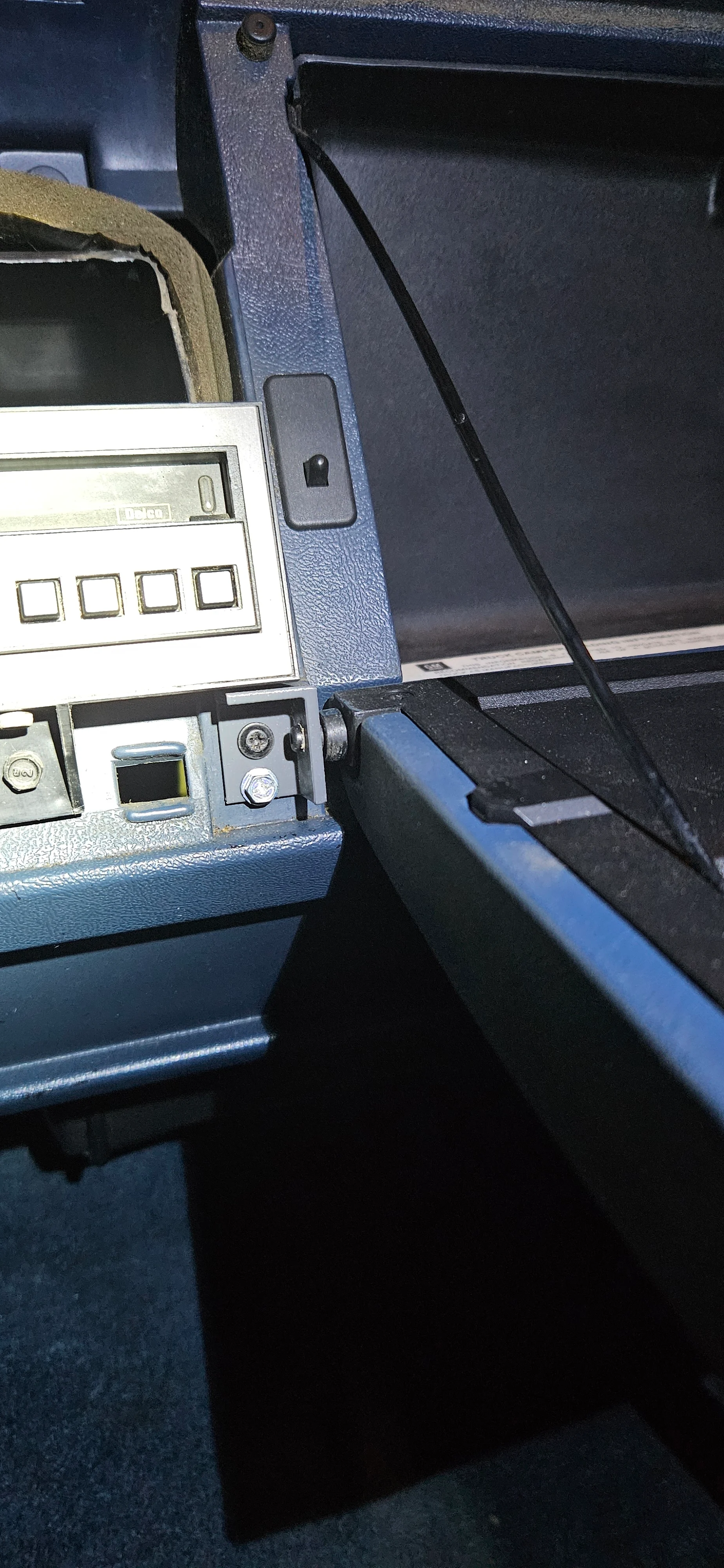 88-91 GMT-400 Glovebox Hinge