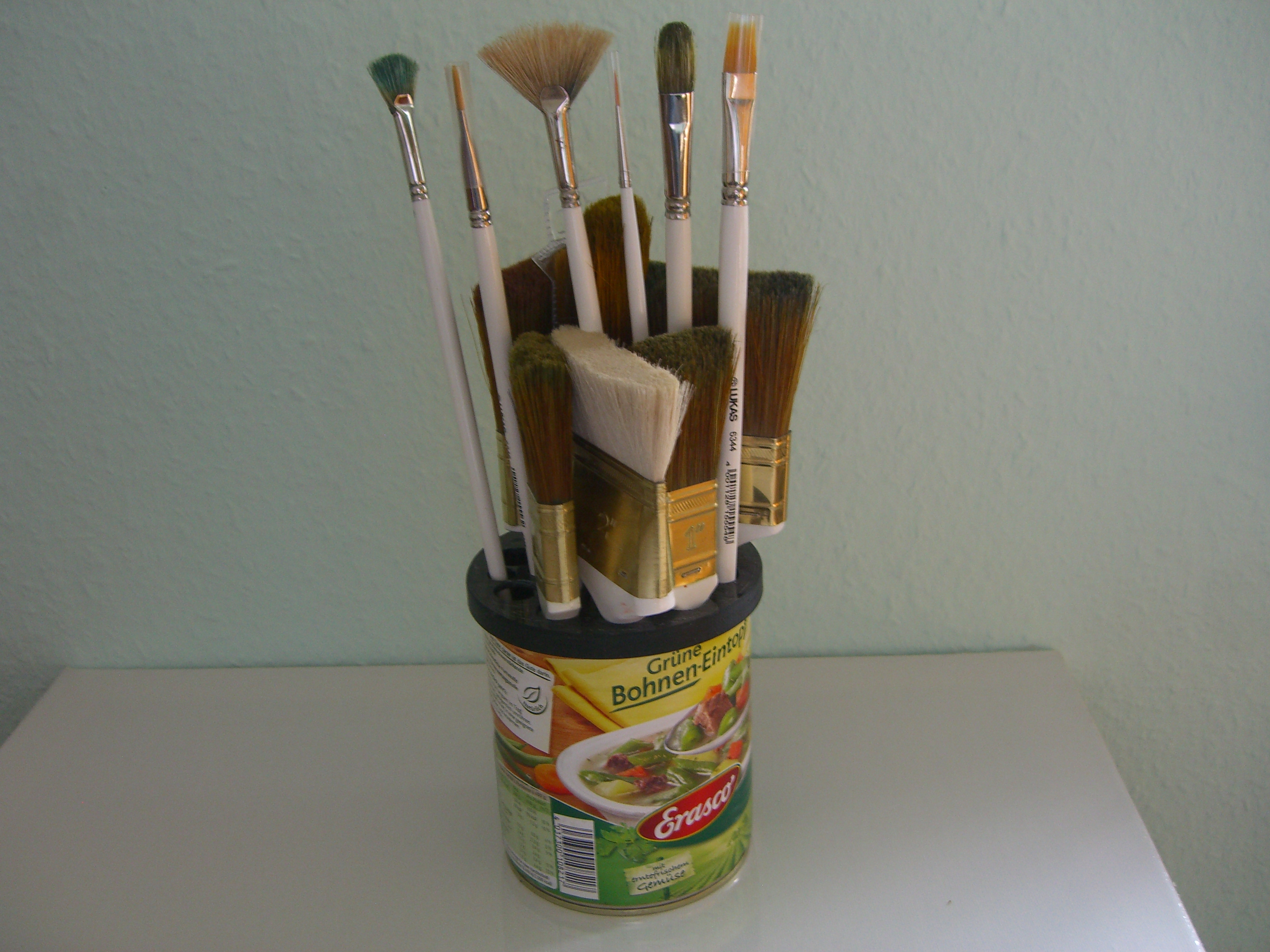 Brush holder for Bob Ross brushes