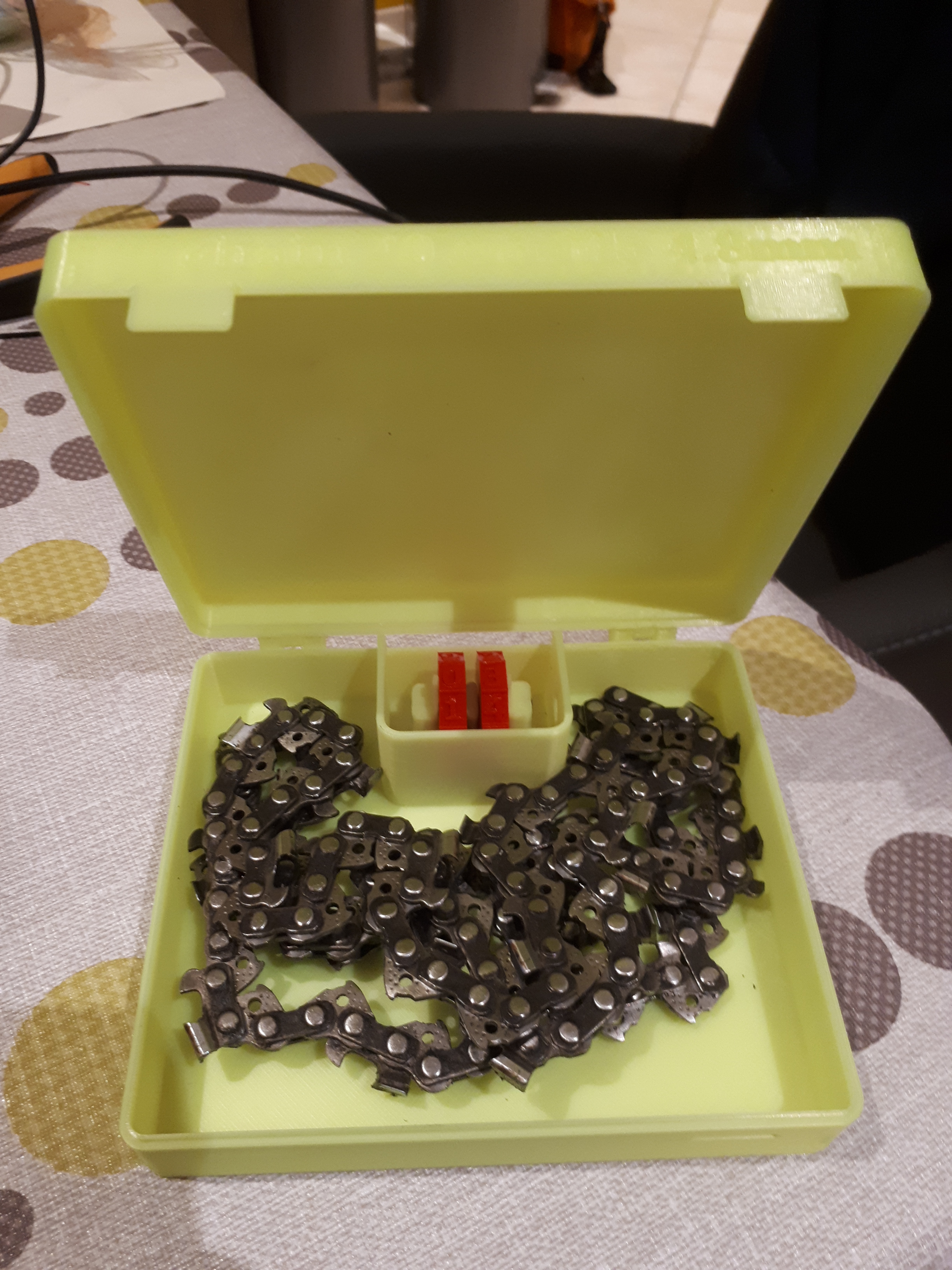 chainsaw chain box