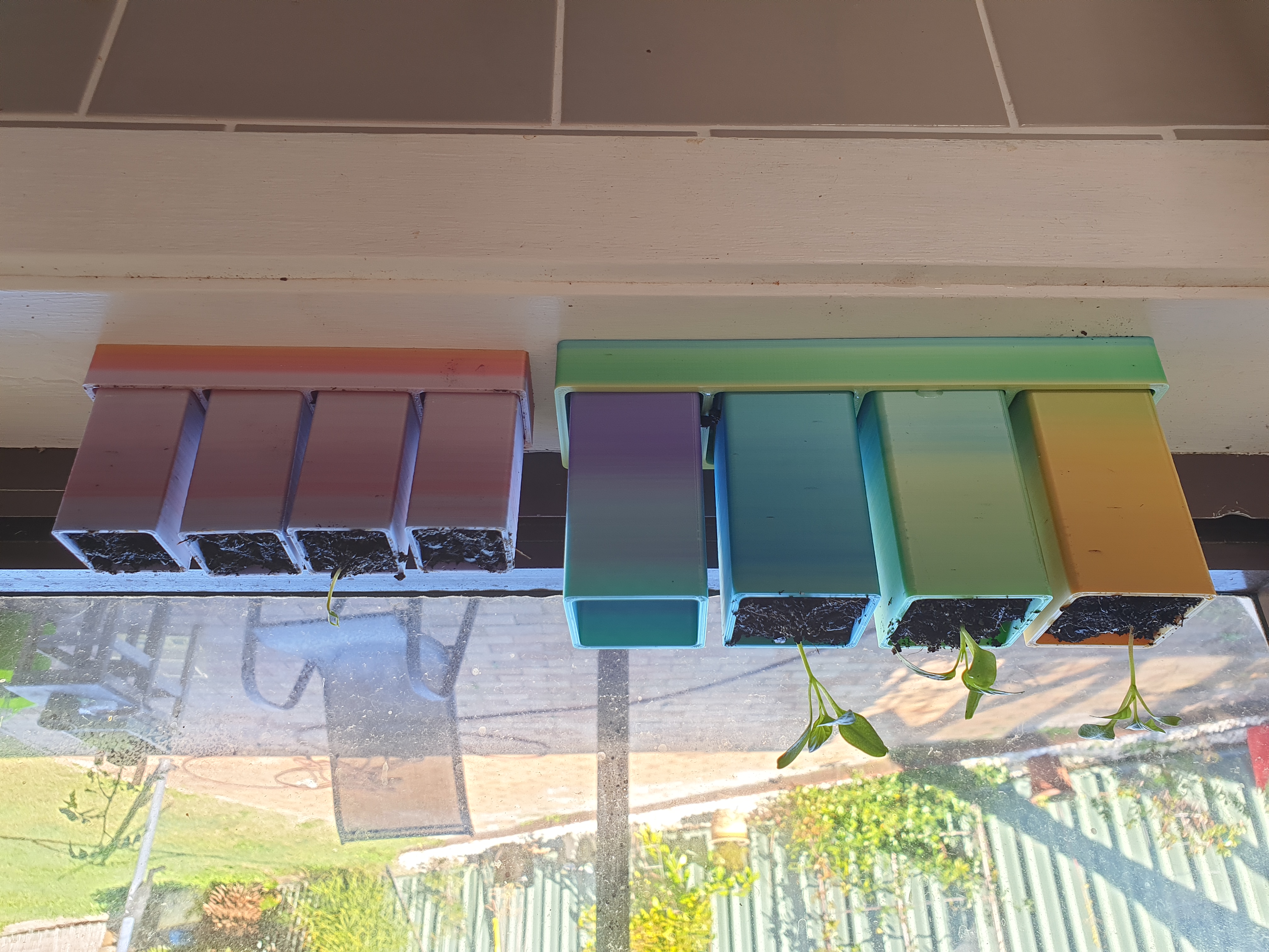 Window sill seedling grid and pots 4x1