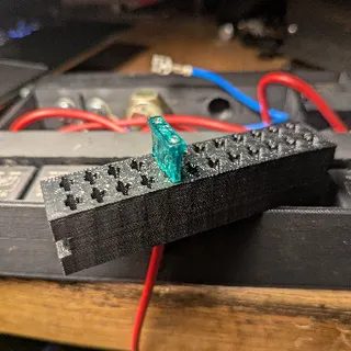 Fuse holder for atc midi flat fuses
