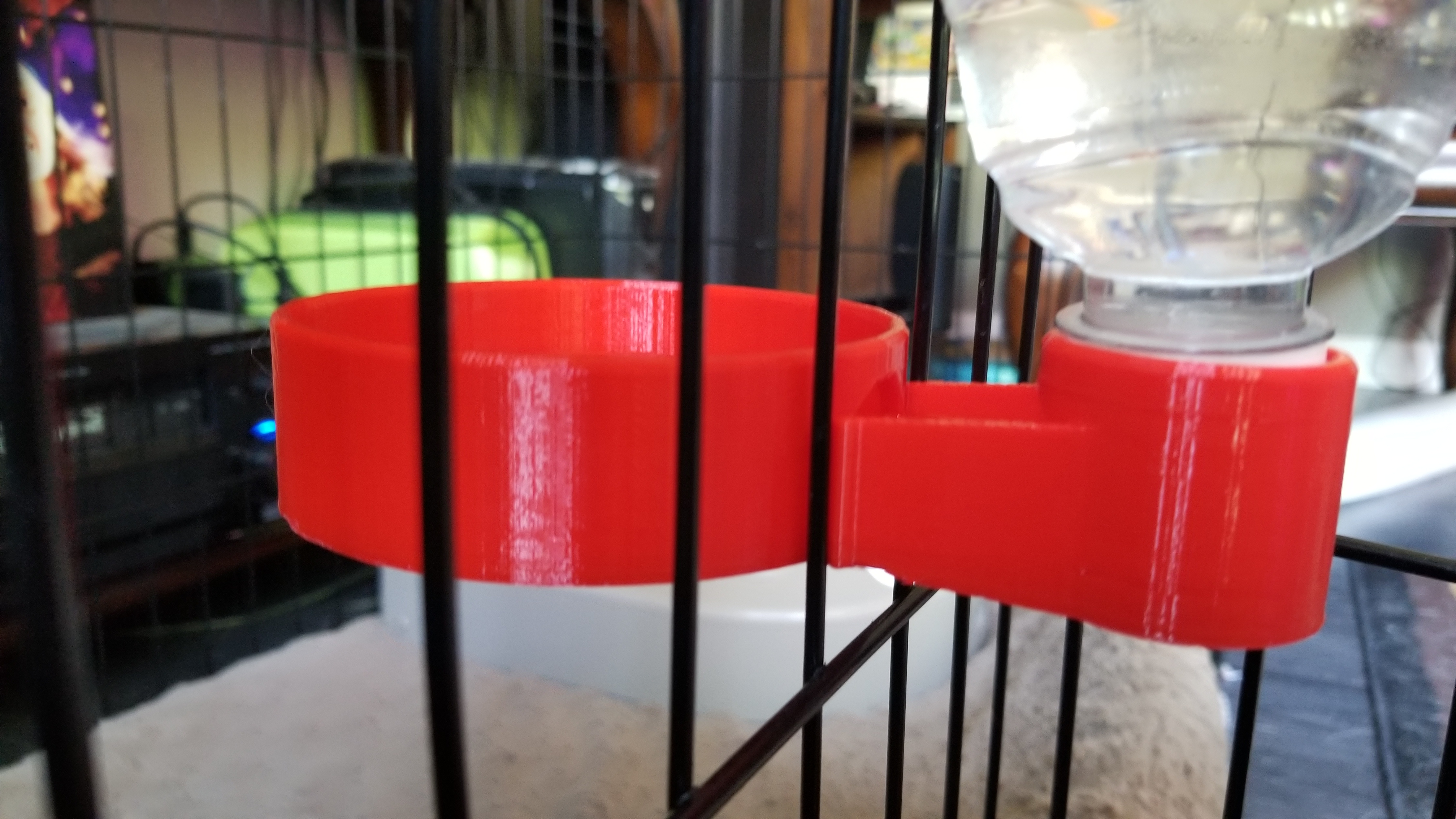 Dog crate water dish