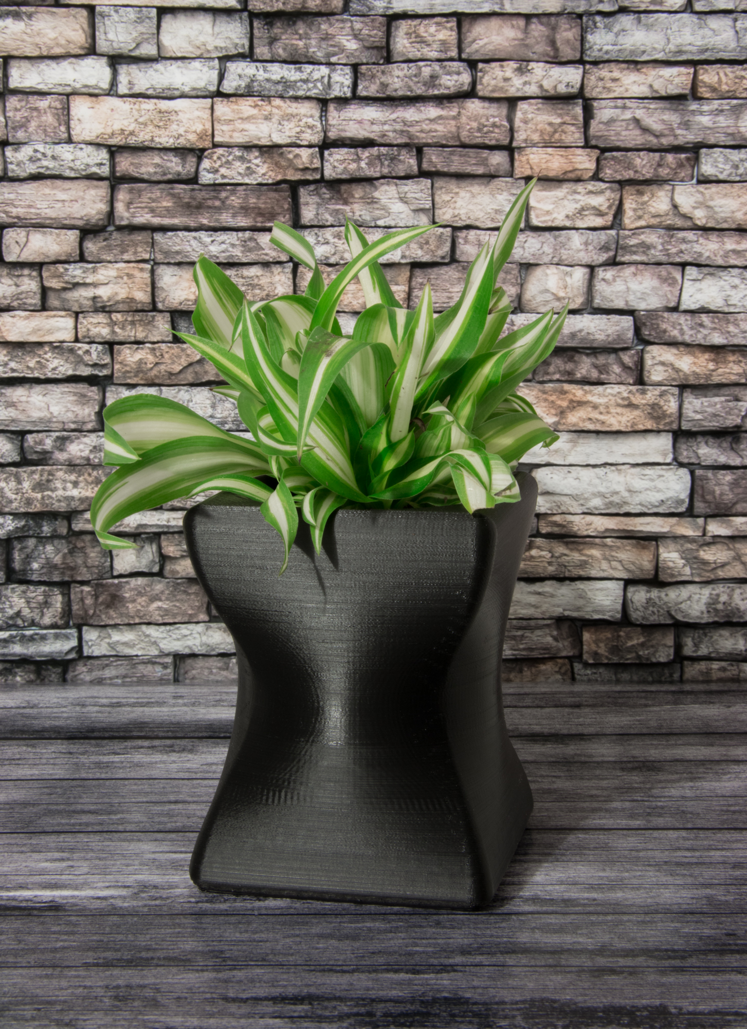 Small curved planter