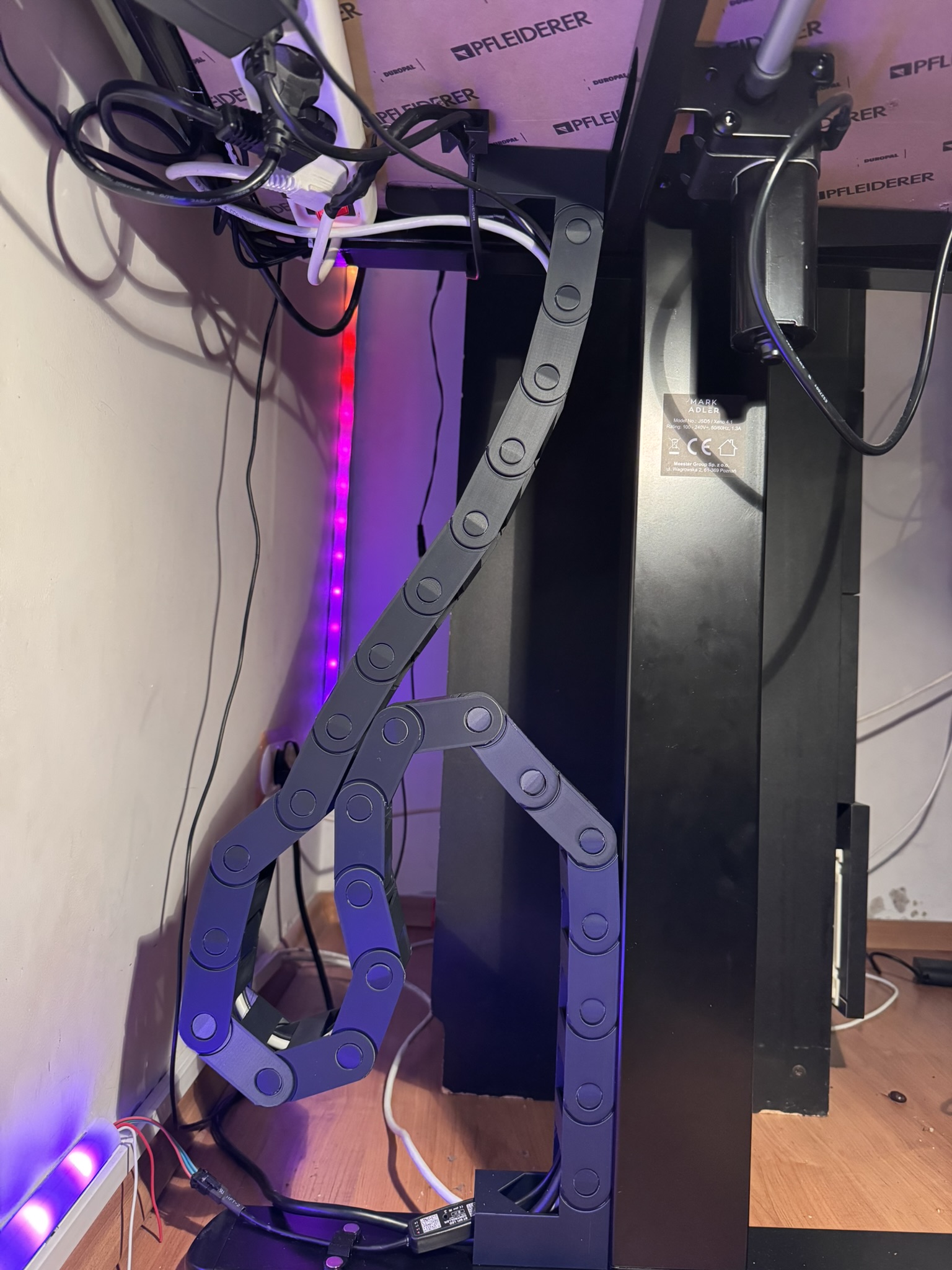 Standing desk cable chain