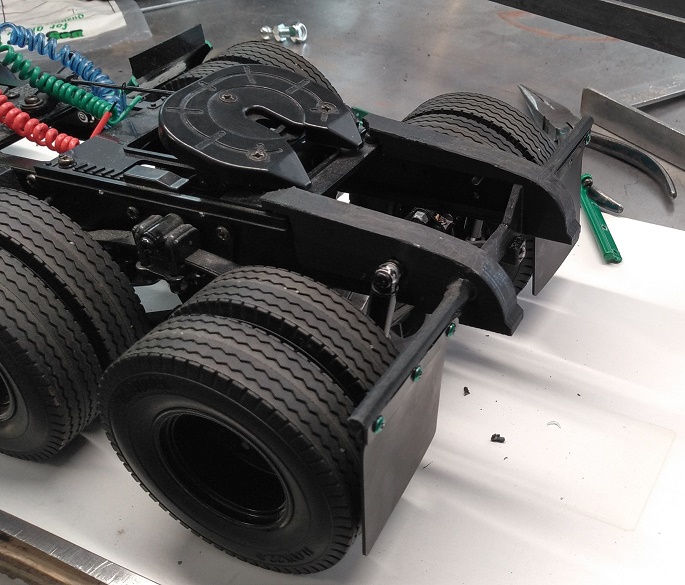 Frame mounted 5th wheel ramps