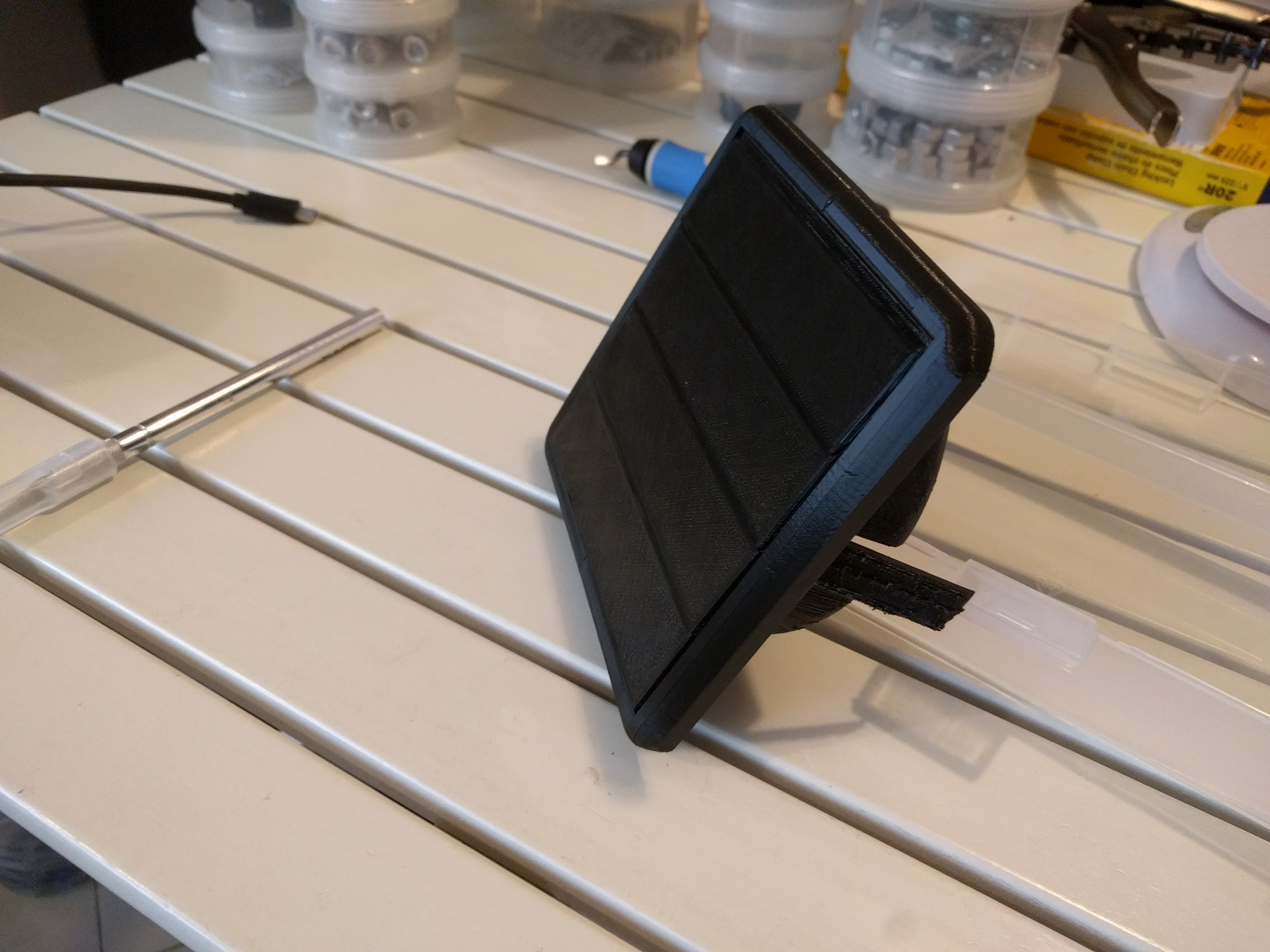 Air vent grille, gravity flaps, for 100mm duct (4 inch)