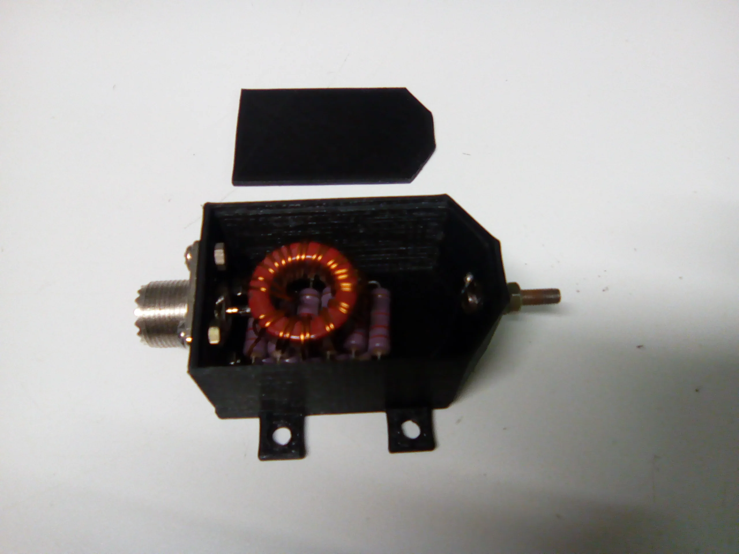 Boite pour antenne long fils ou dipole