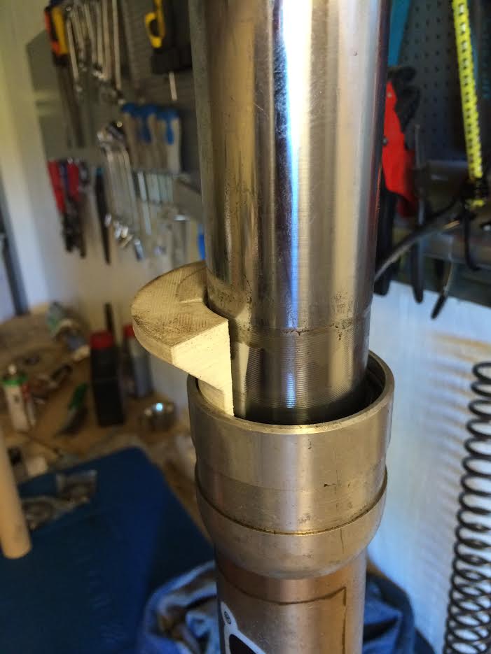 Bike frontfork seal press