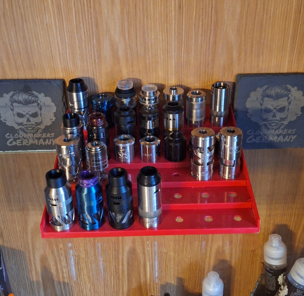 Step-shaped shelves for atomizers (42 small/20 large) are pluggable and light for the size.