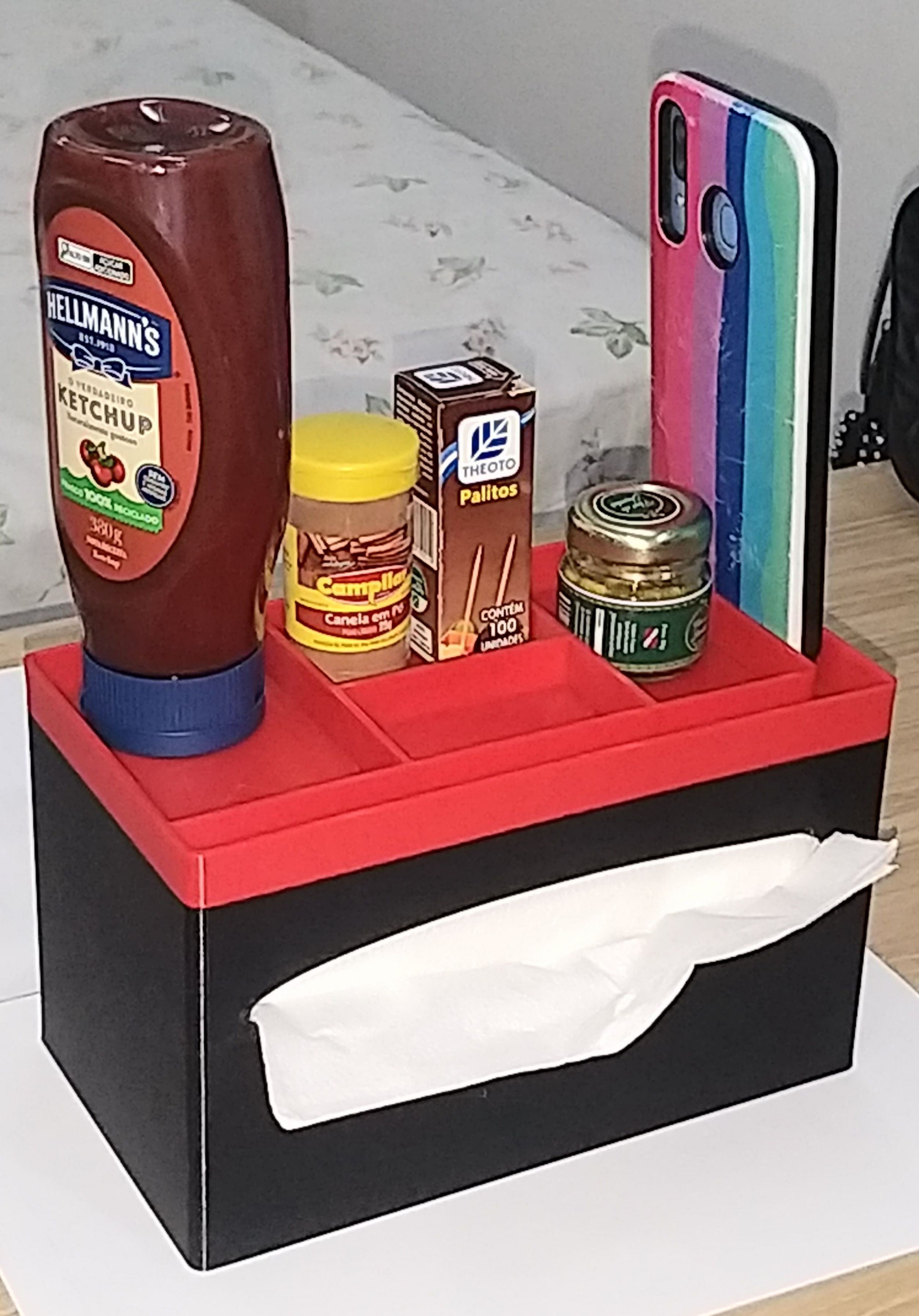 Porta-toalha de papel (paper towel holder) com bandeja para celular e itens de cozinha