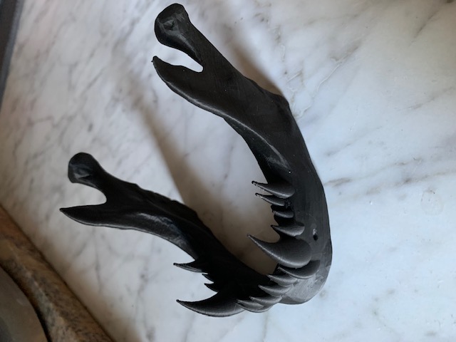 Fangs phone stand