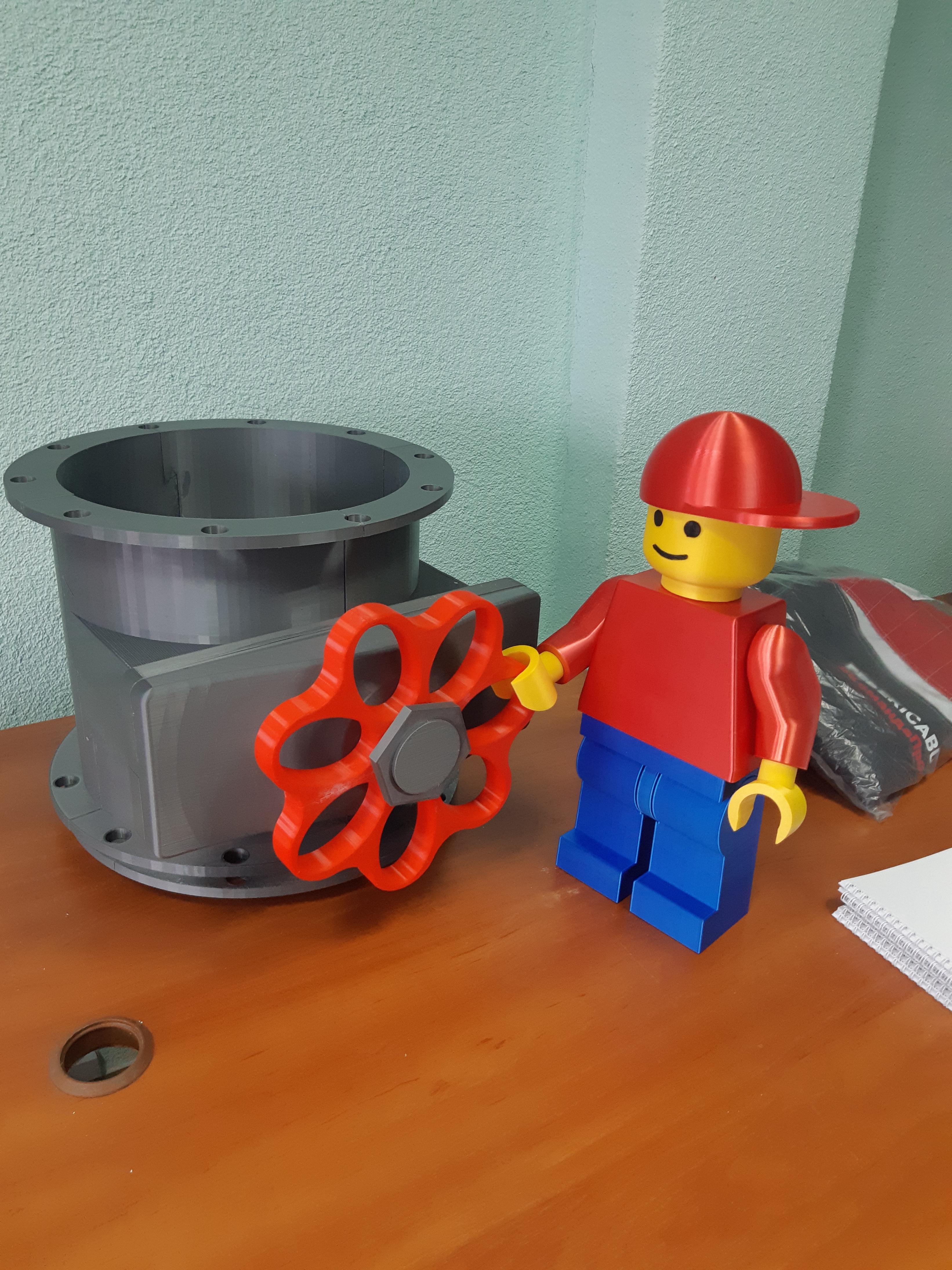 Gate valve flower pot