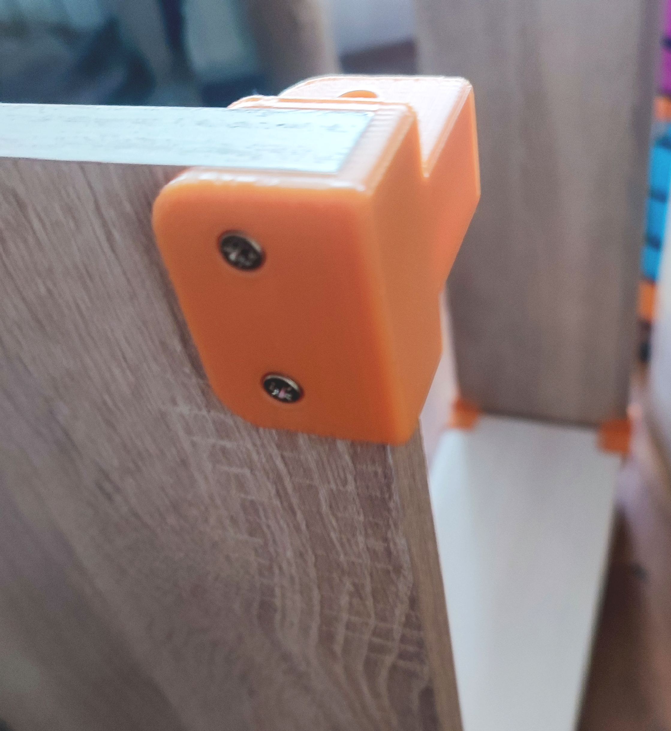 T-connector for 16 mm laminated chipboard