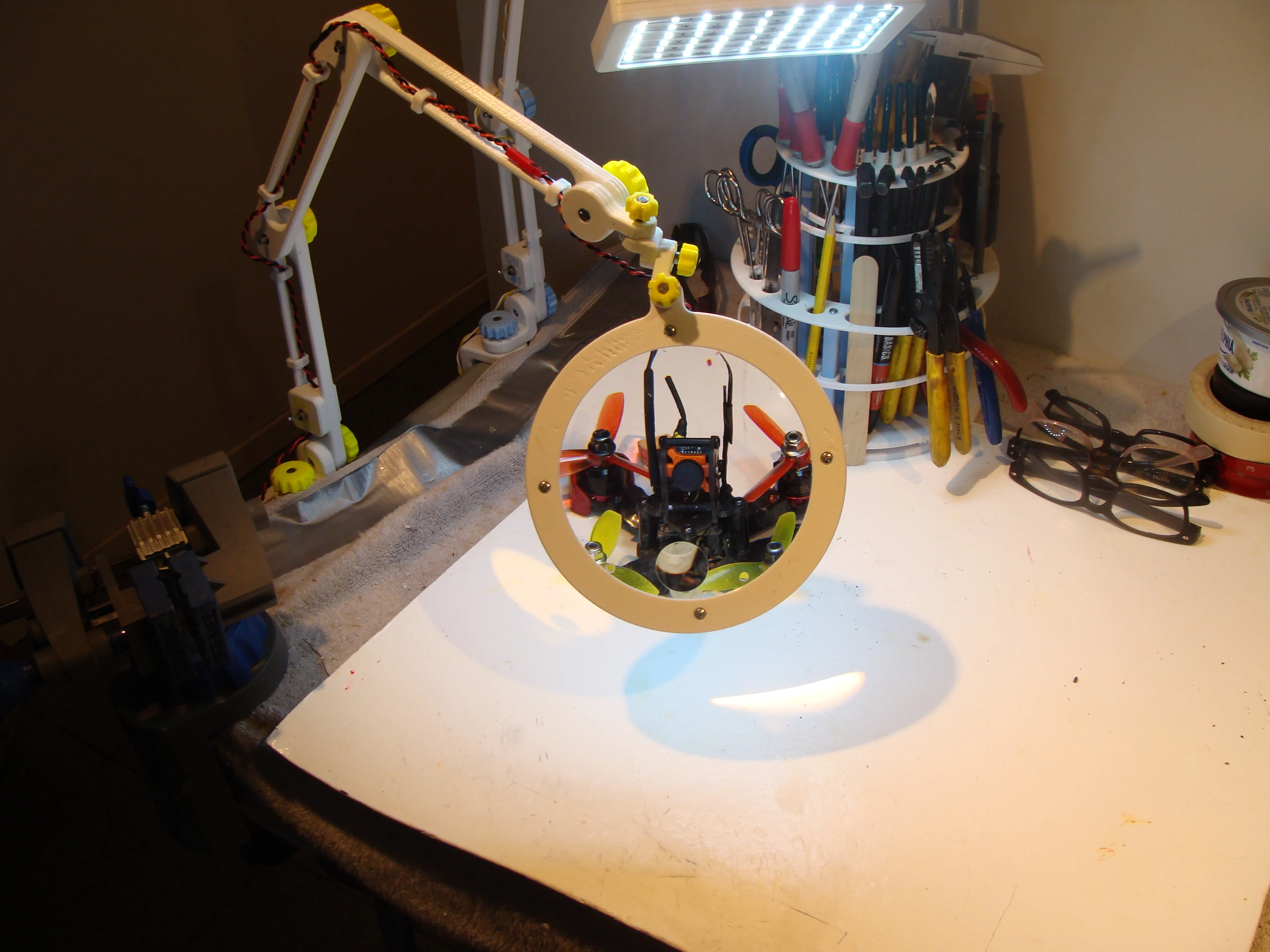Articulating Magnifying Lamp