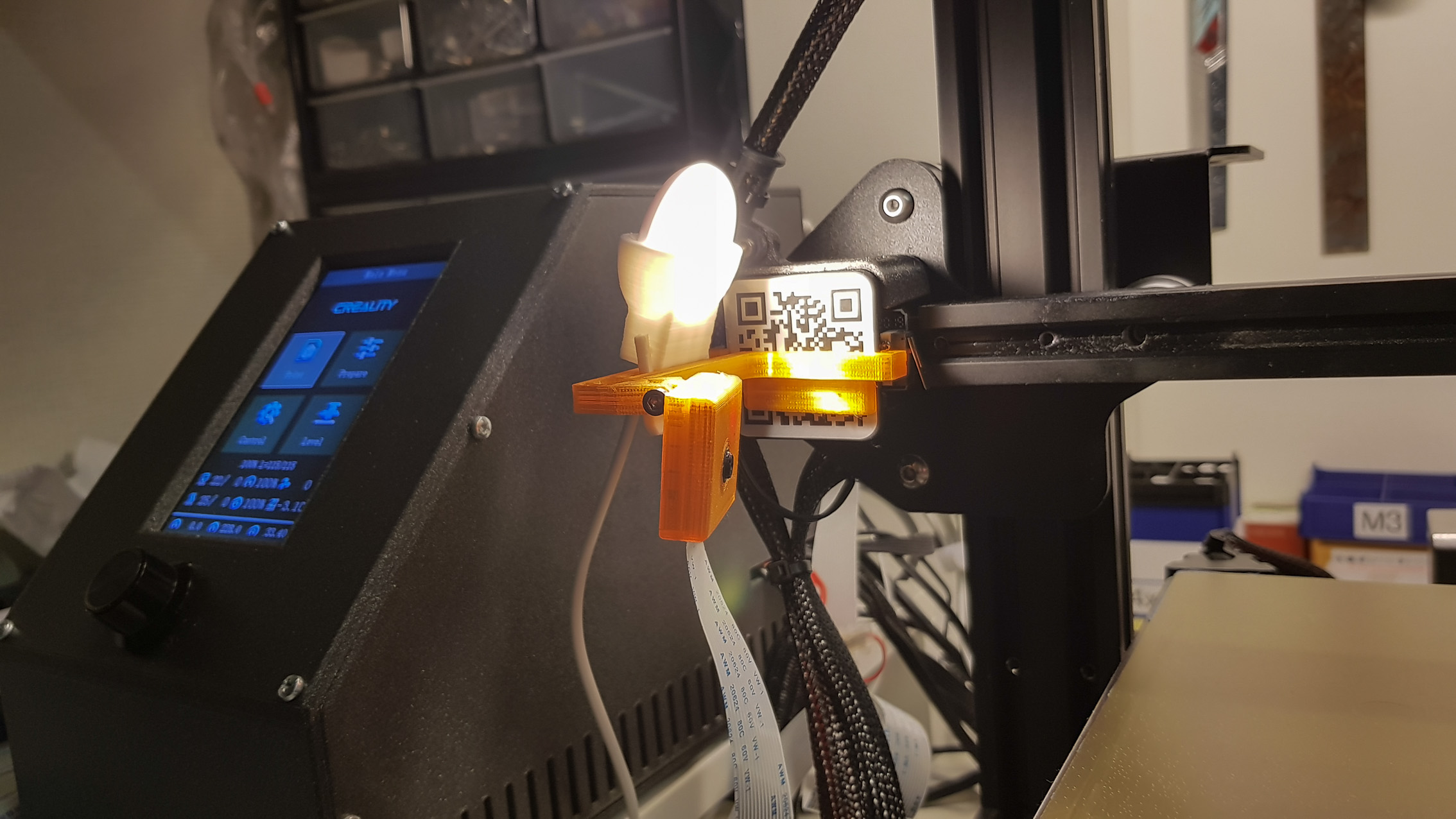 Halvklart LED Holder
