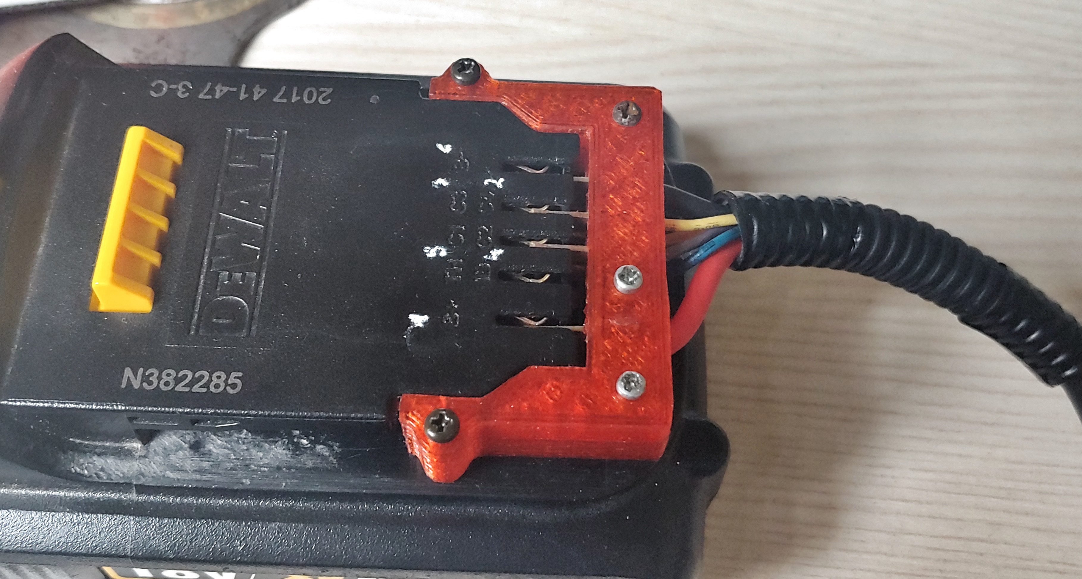 DeWalt 18V Battery charging Adapter