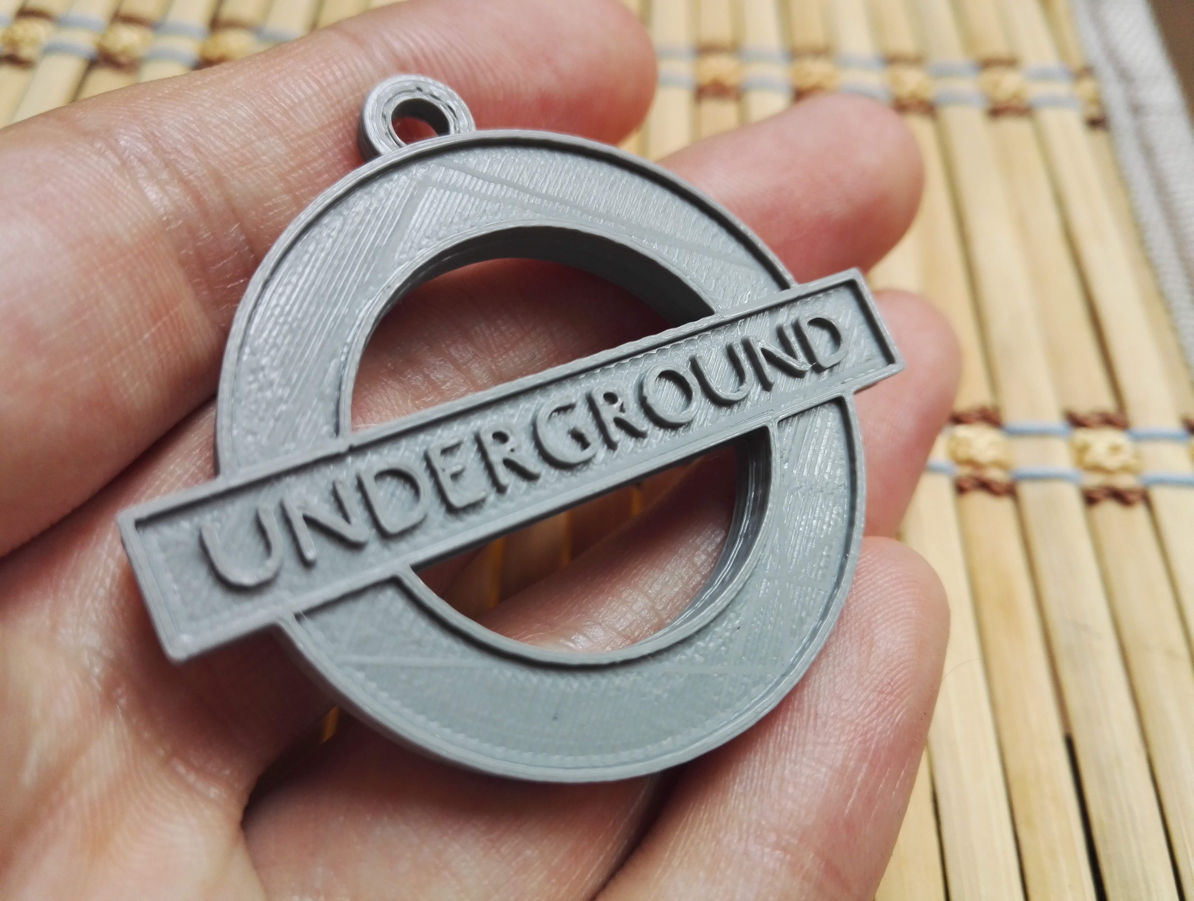 London underground logo keychain