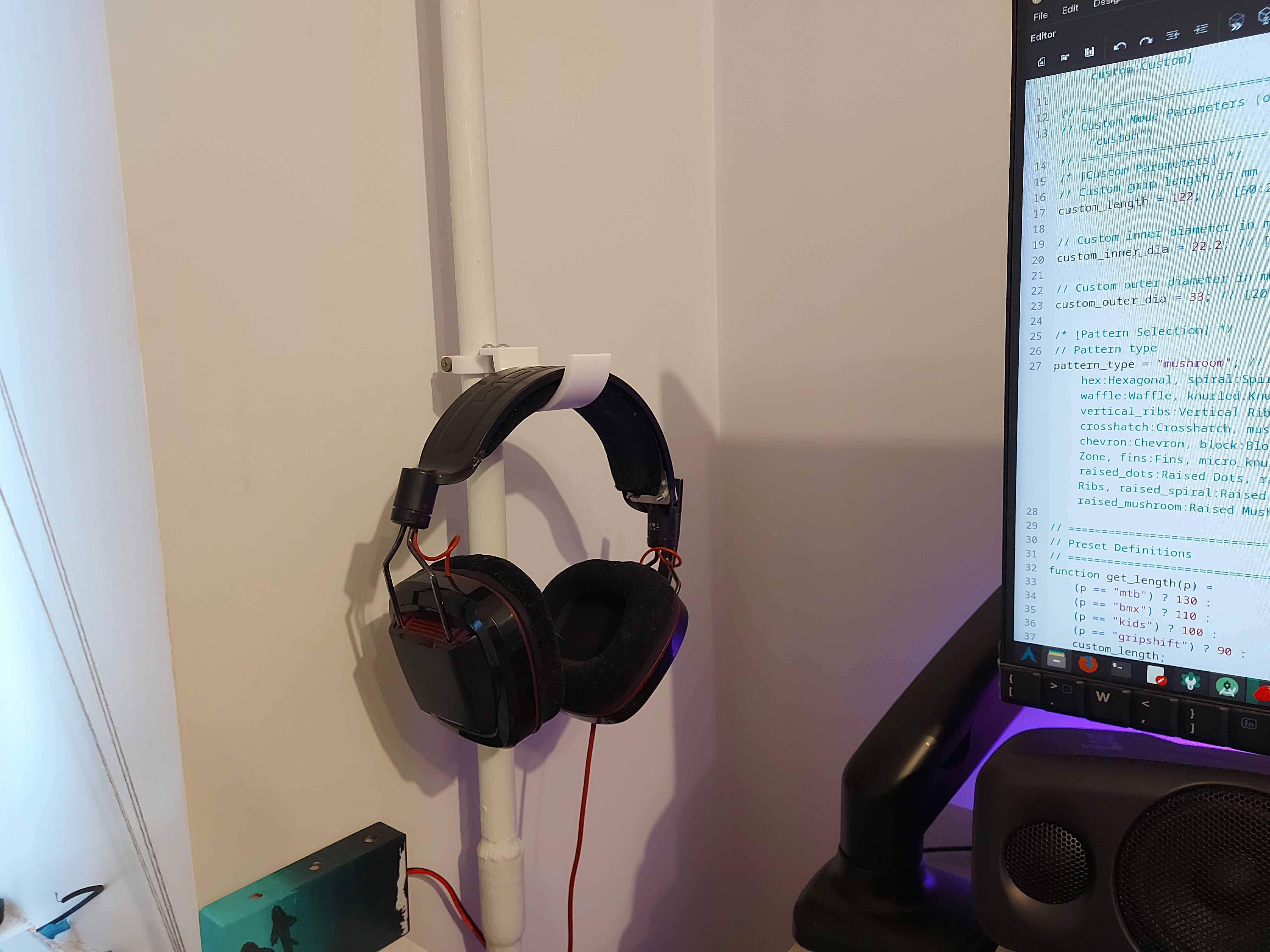 Headphones hanger / mount / holder / hook for 22mm pipe