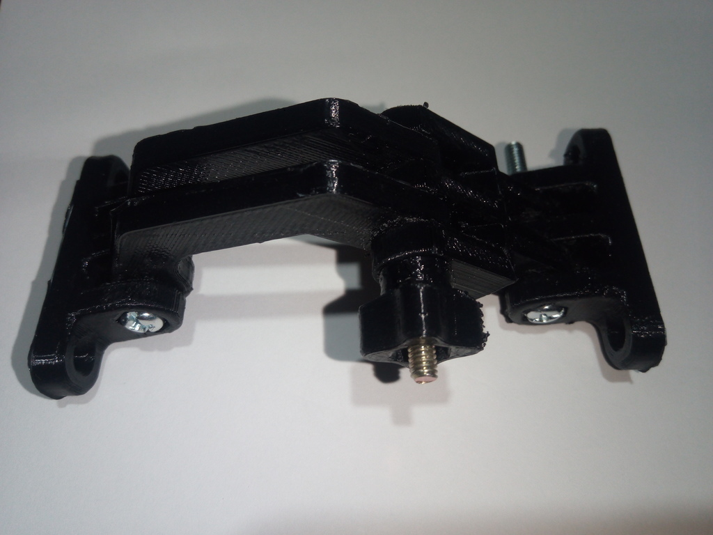 Articulated hinge for RV or caravan roof vent