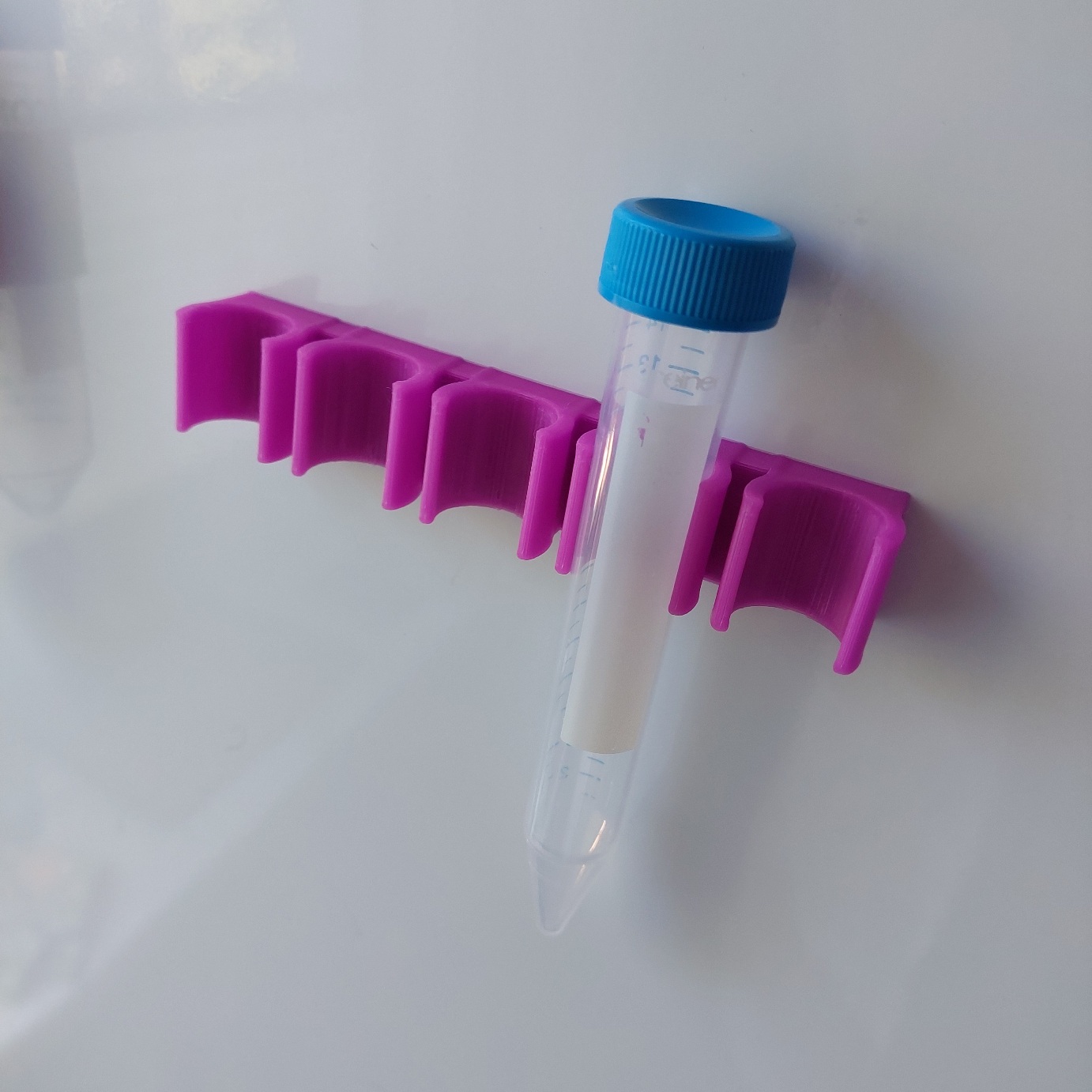 Magnetic holder for 15- and 50-ml tubes