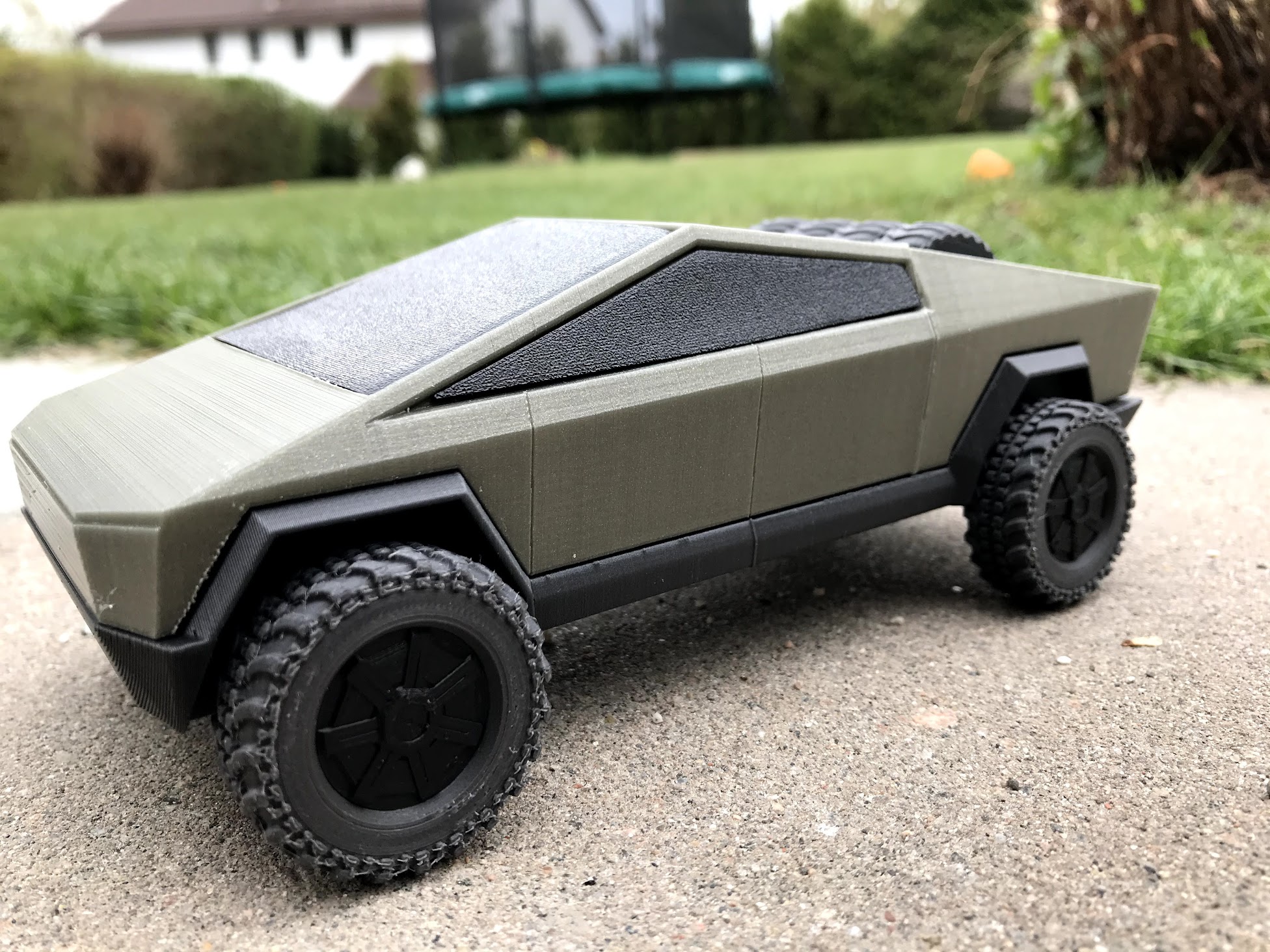 Tesla Cybertruck snap-fit