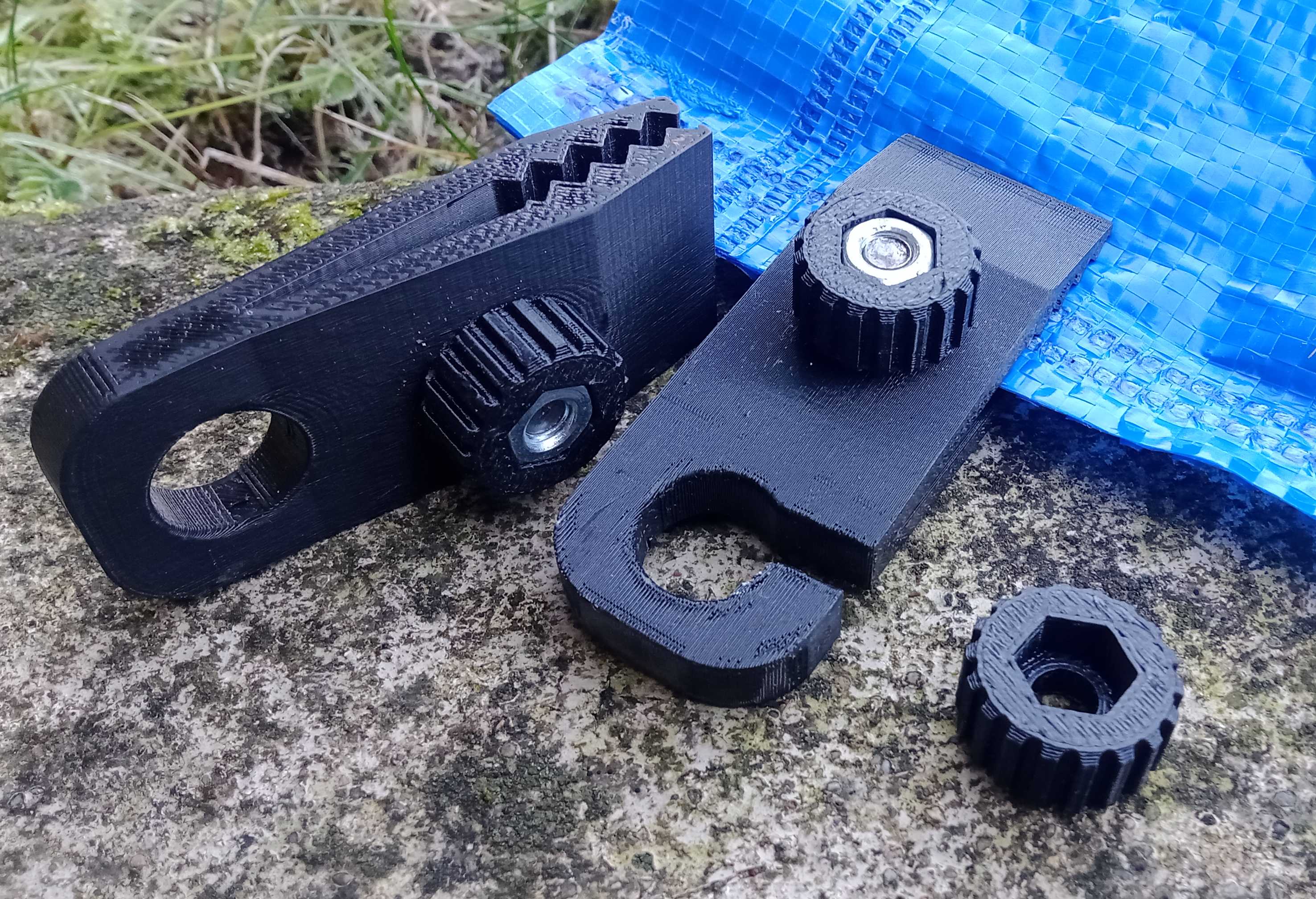 Tarp clip ; Pince pour bâche