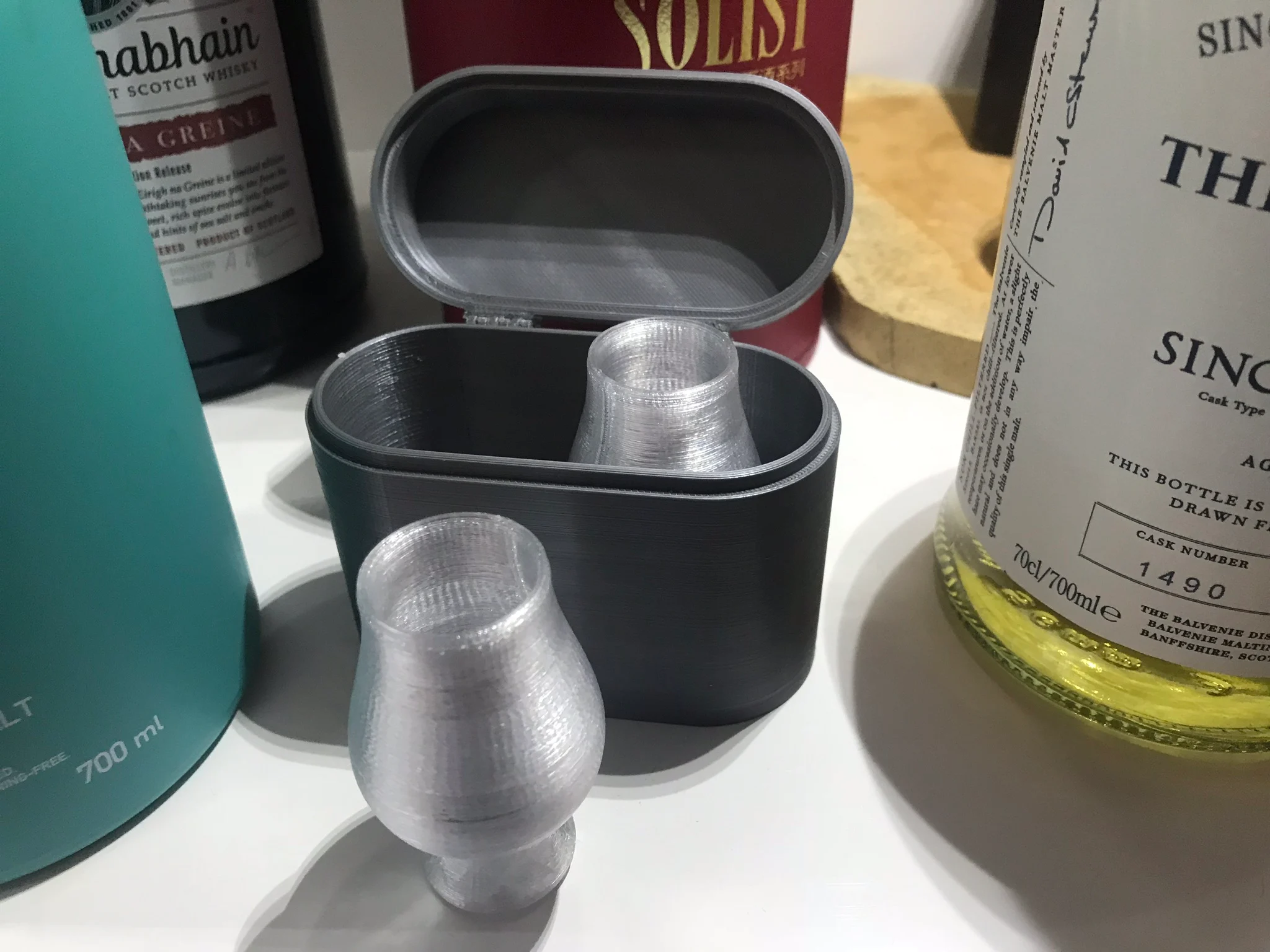 2 Glencairn whiskey glasses in a travel case