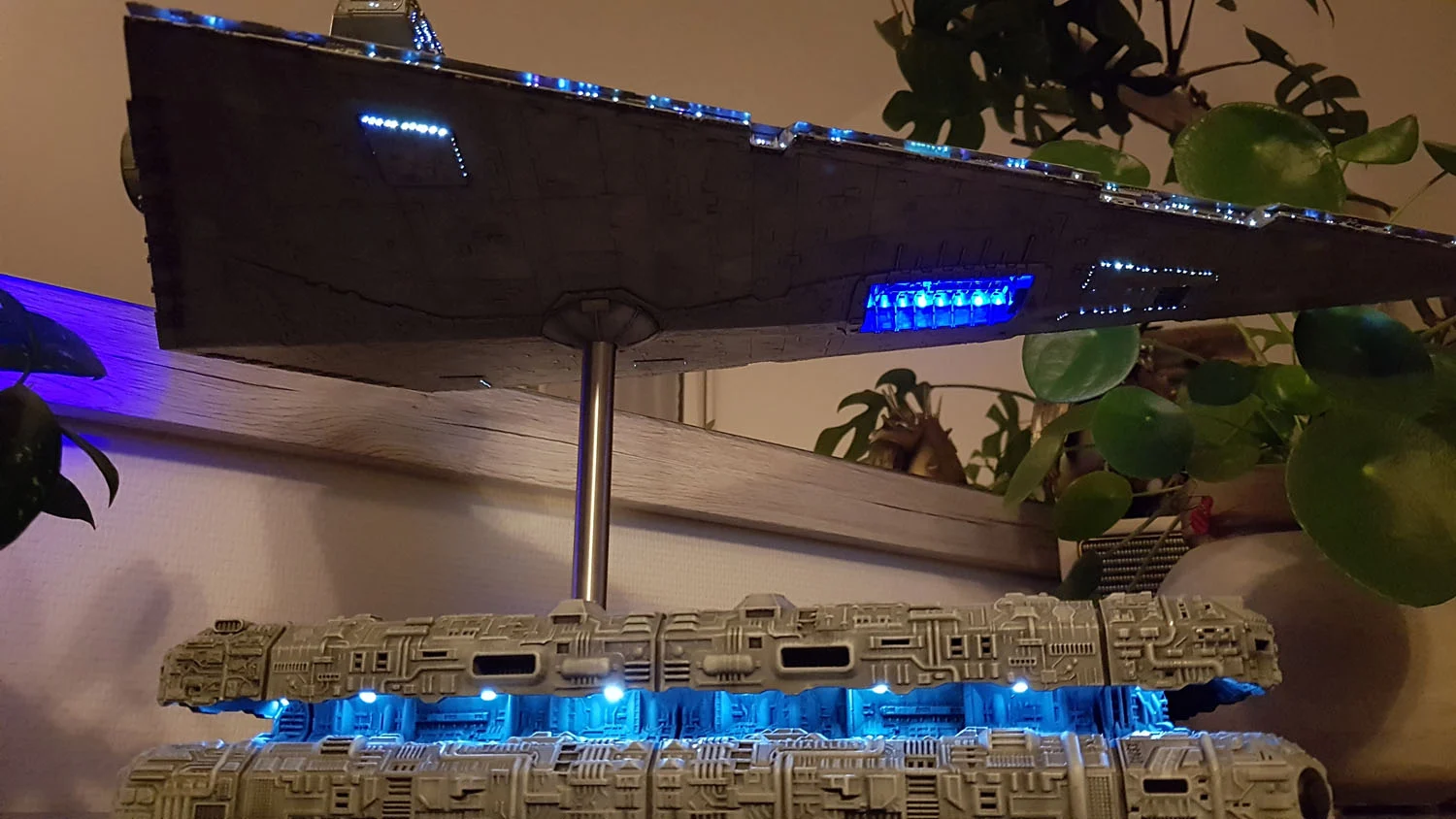 Socle / présentoir lumineux pour maquettes (ou autre)