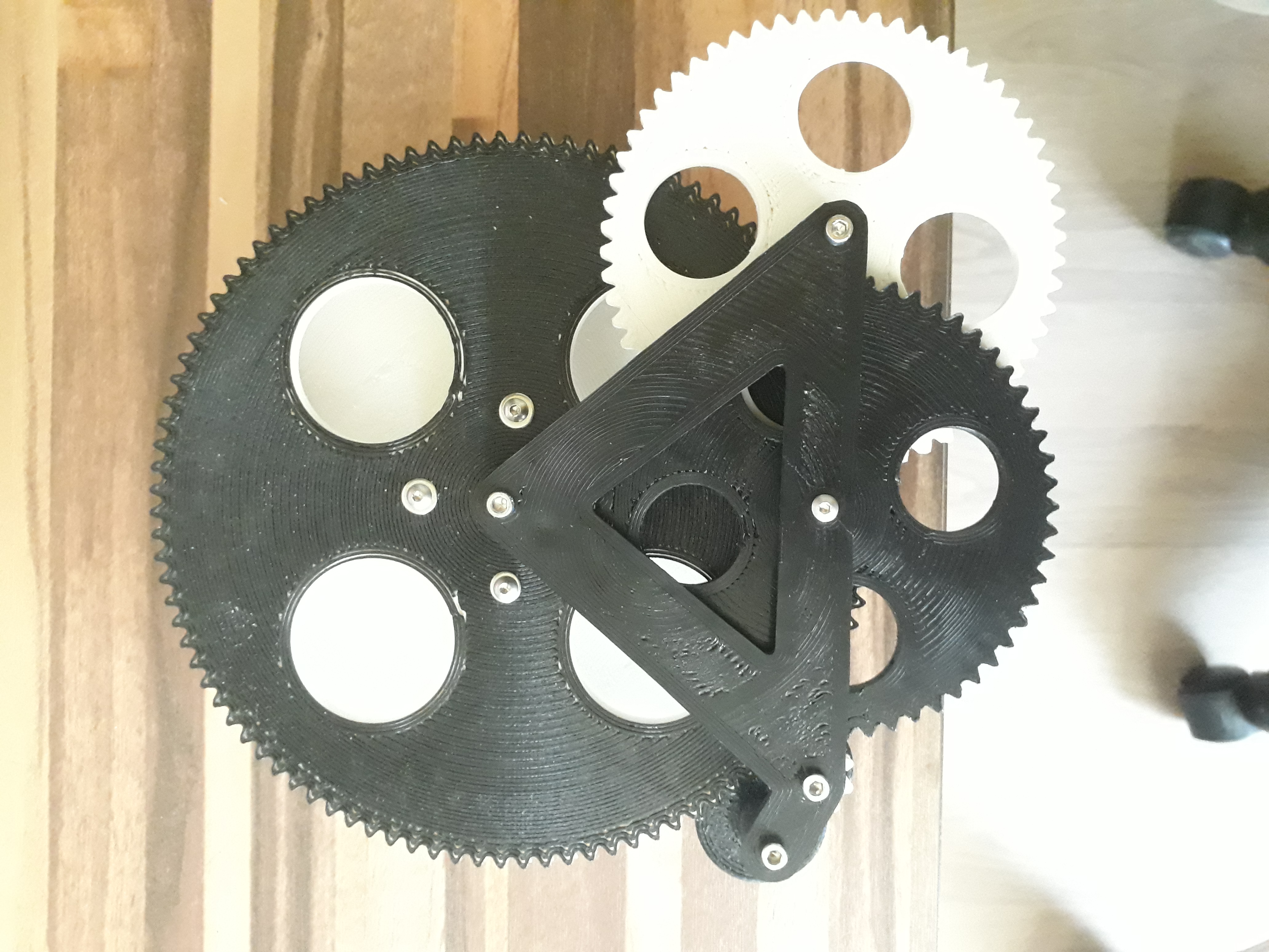 Gear driven object plate for 3D scanner