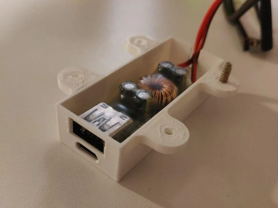 USB-C Power-Delivery charger simple case