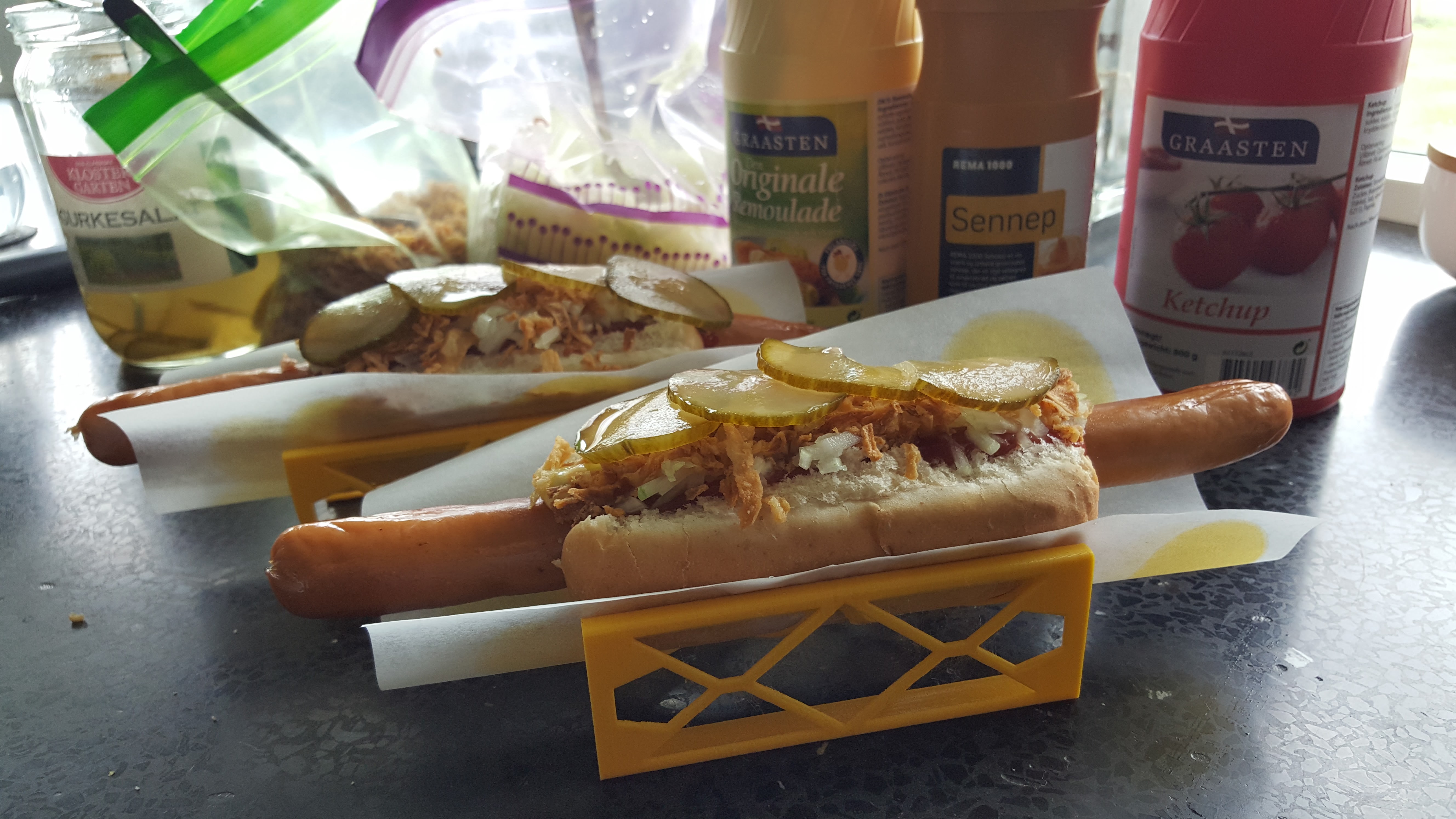 Hotdog holder
