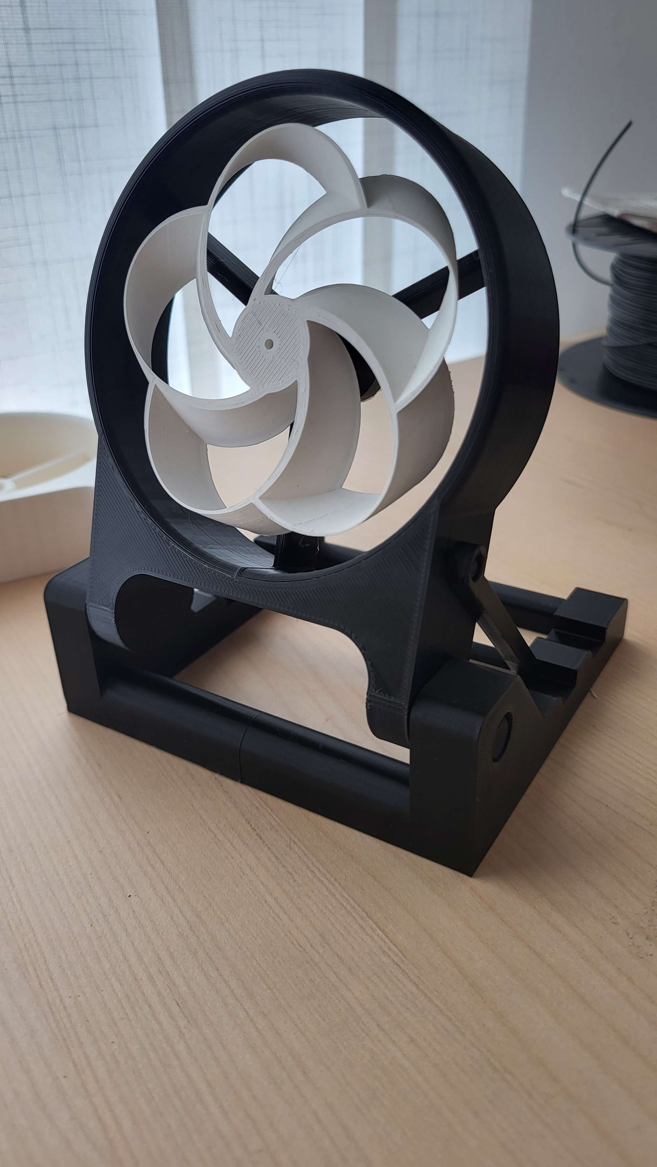 Simple torodial desk fan