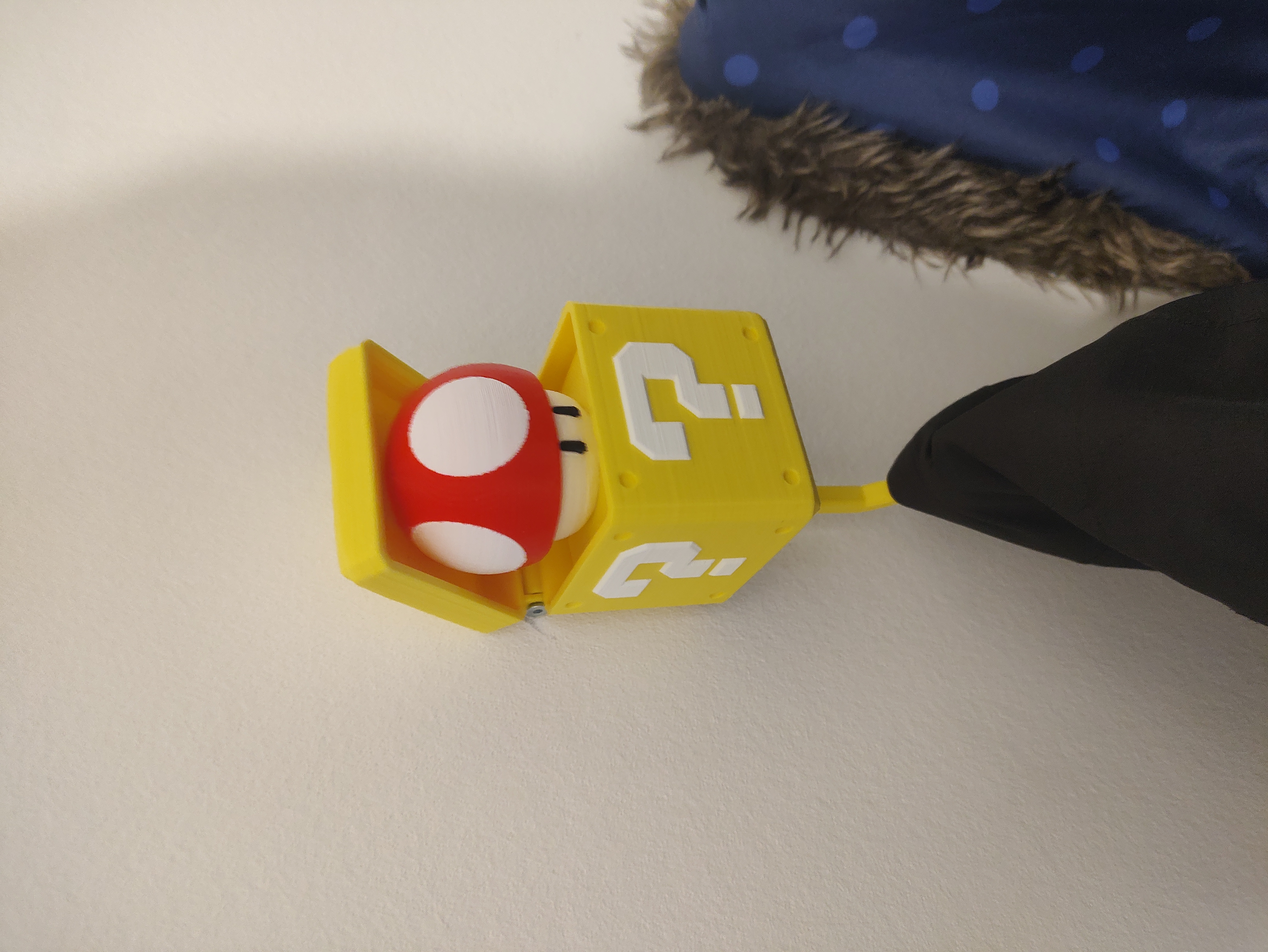 Supermario power-up coat hanger star/mushroom (multicolor)