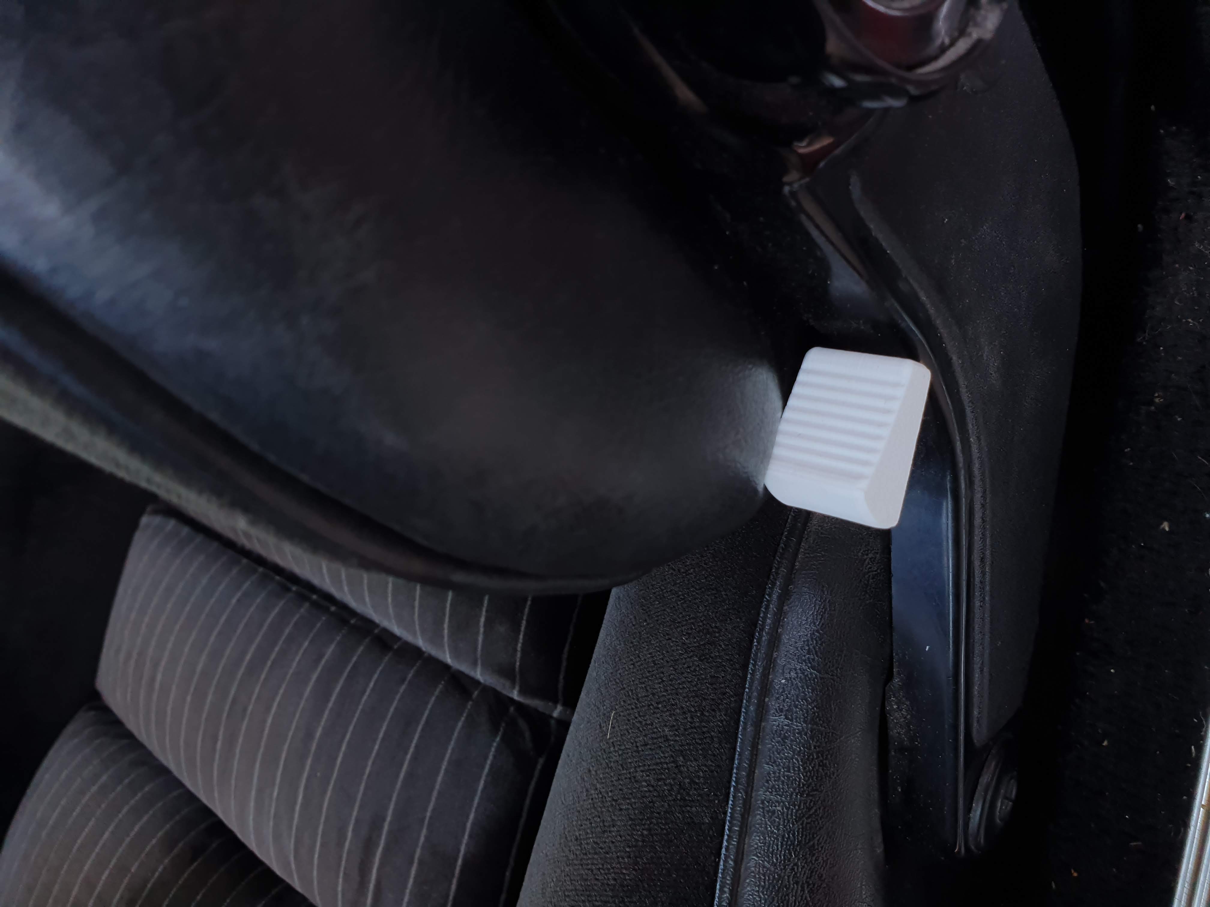 Alfa Romeo GTV (116) chair grip