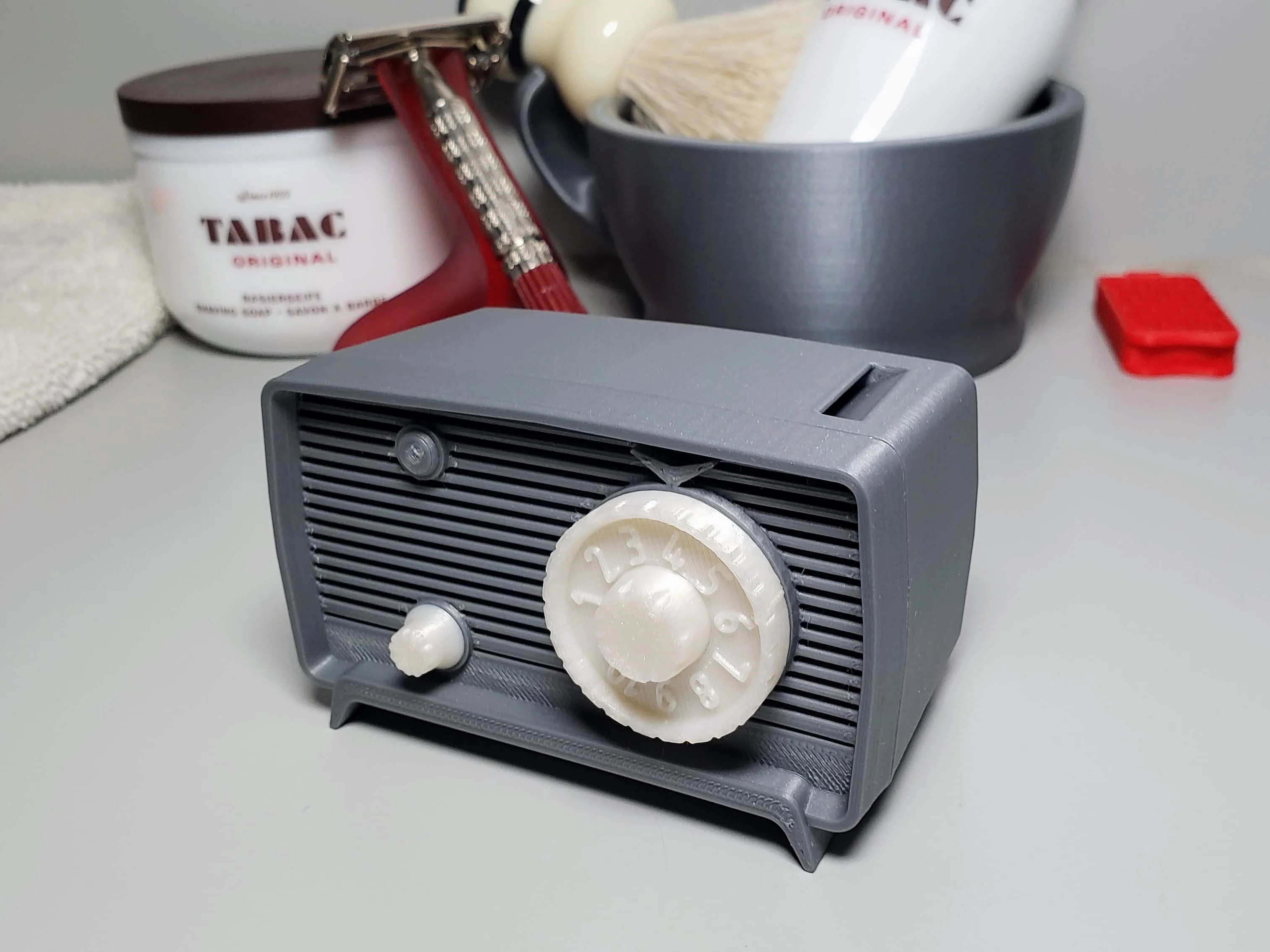 Blade Bank and Counter ( 1956 RCA Victor AM Radio )