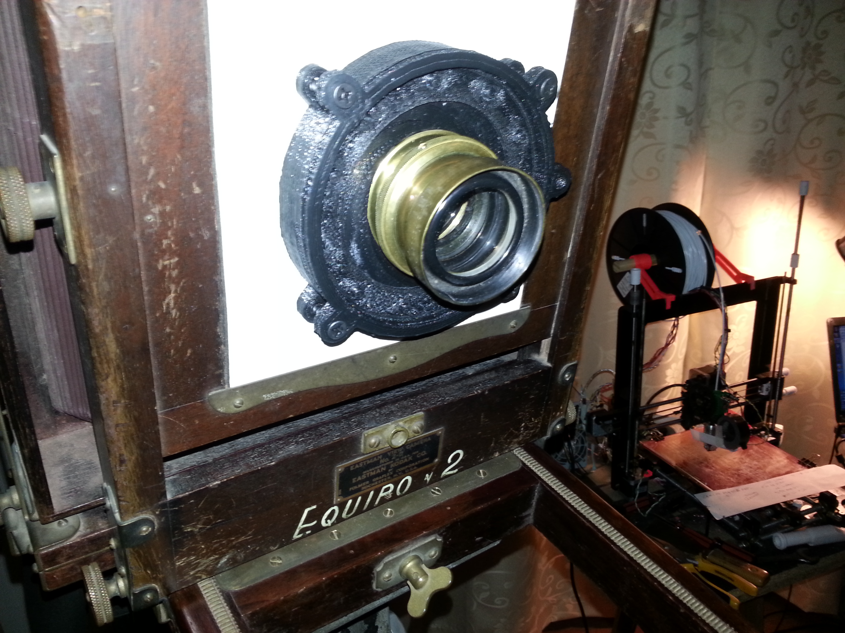 Lightproof Mechanical Iris