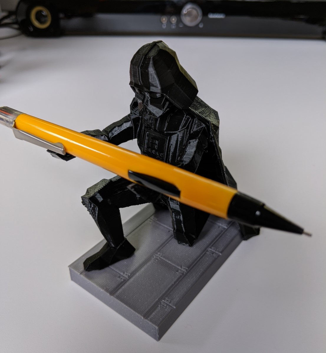 LowPoly Darth Vader Pen Holder separate base