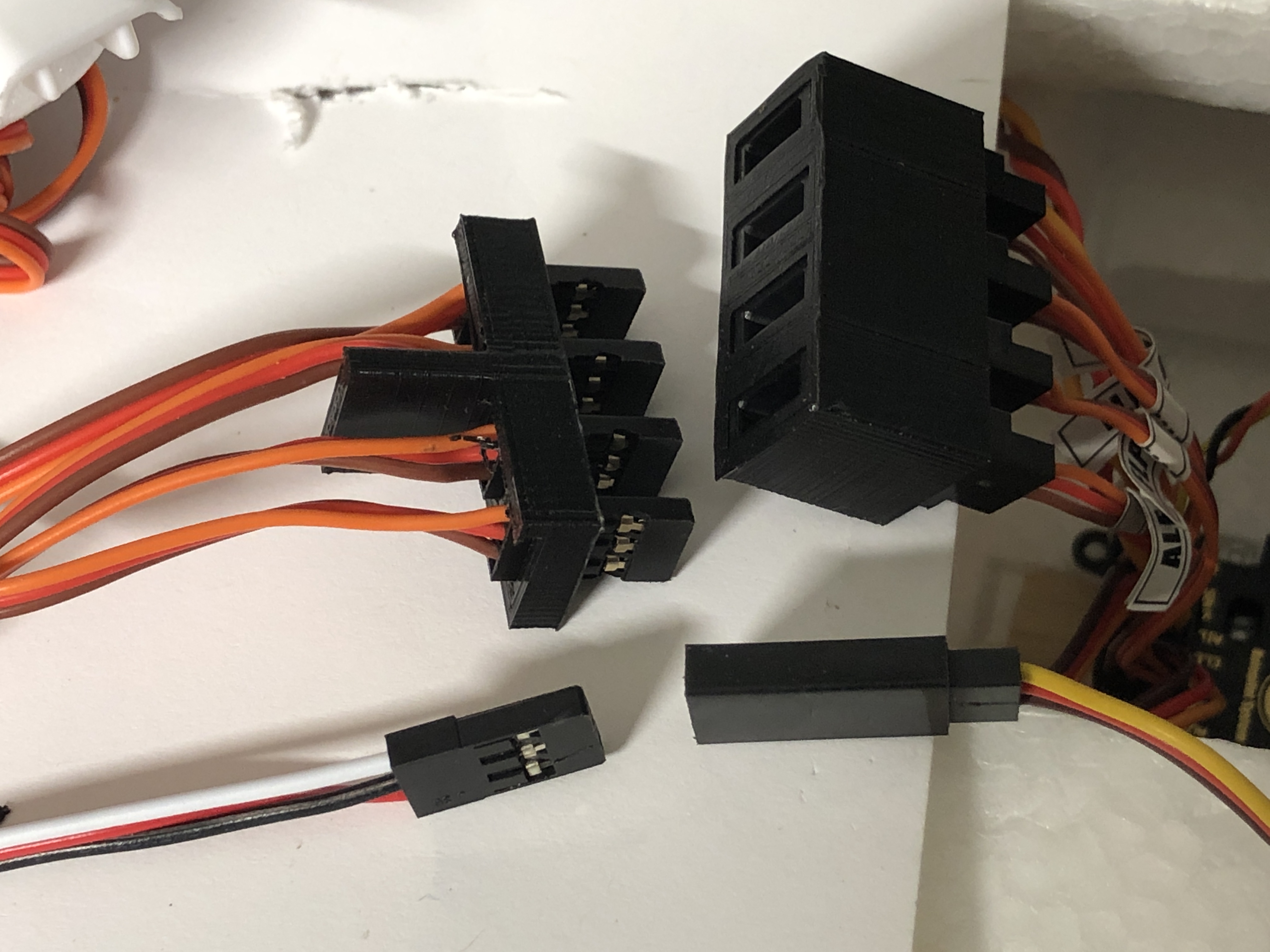 RC Servo Multi-Connector