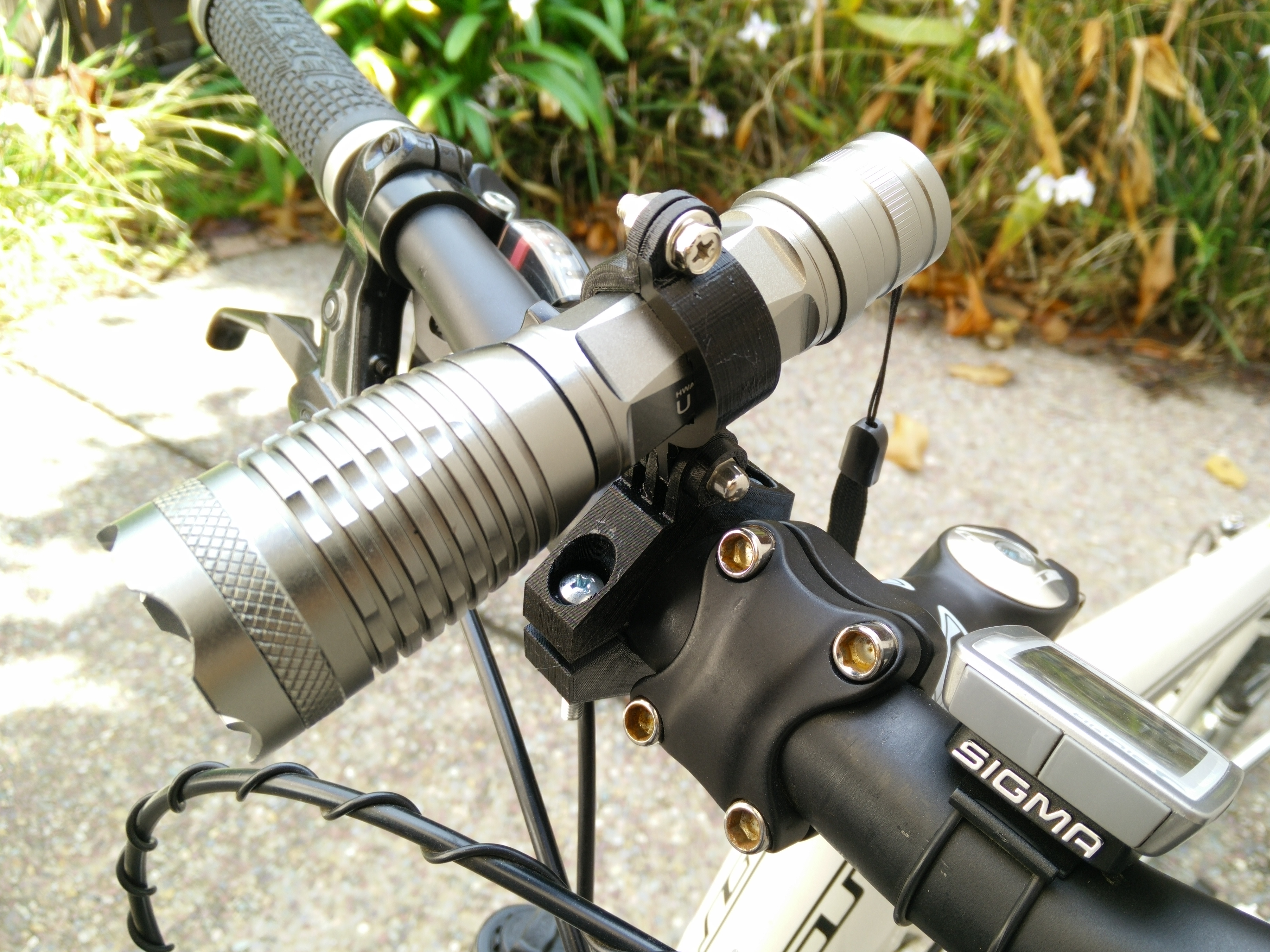 Handle Bar Flashlight / GoPro Bracket (31.8 mm)