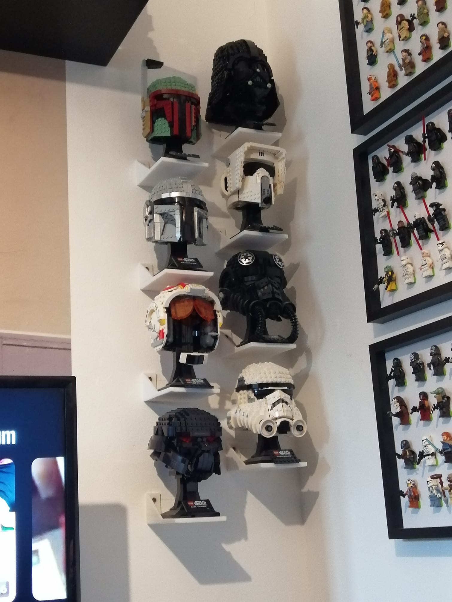 LEGO STAR WARS / MARVEL Helmet shelf