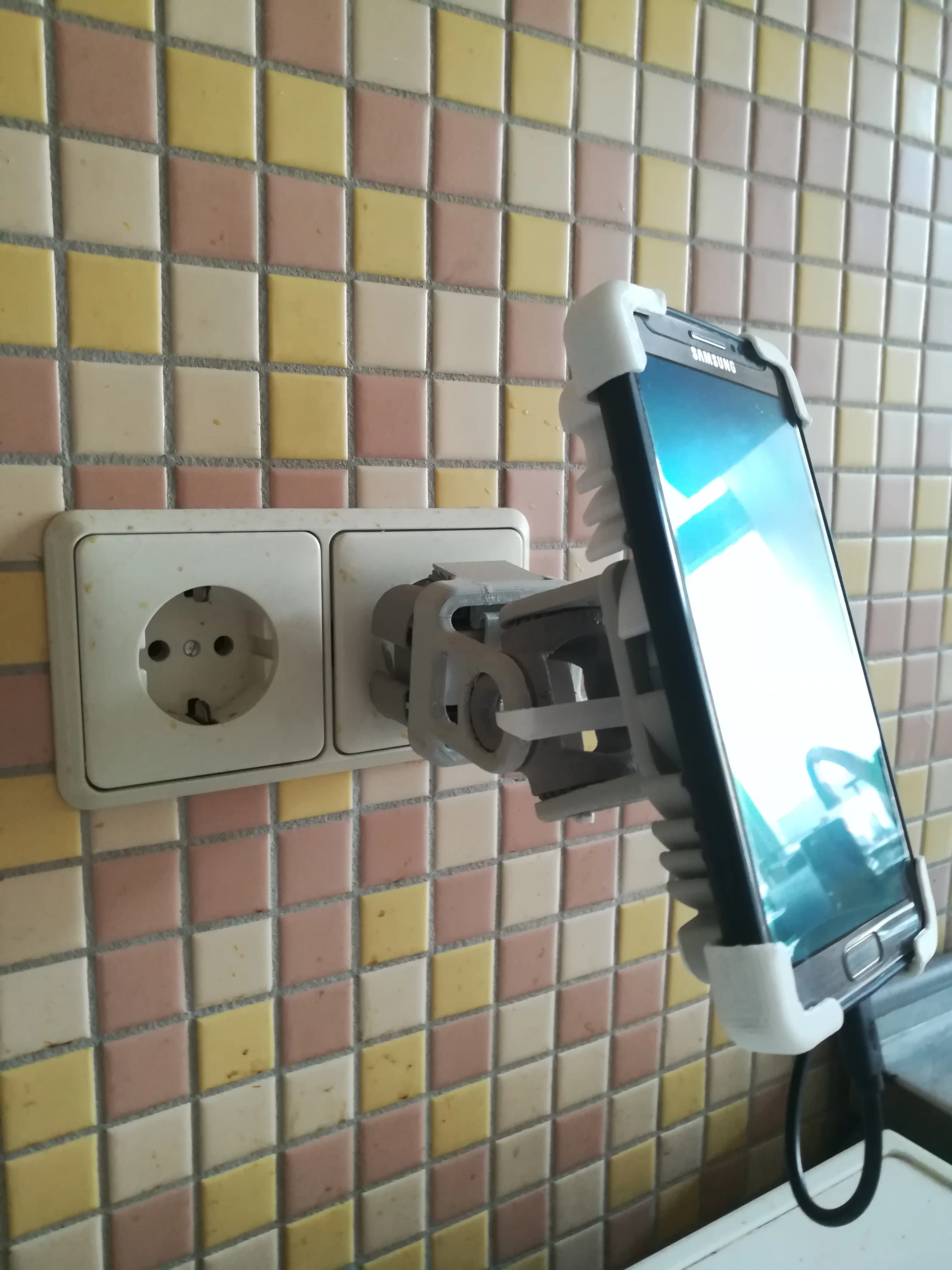 universal smartphone usb charger bracket for socket