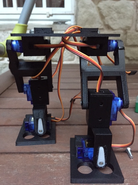 Robot bipedo con 13 servos 9g   //Biped robot with 13 9G servos