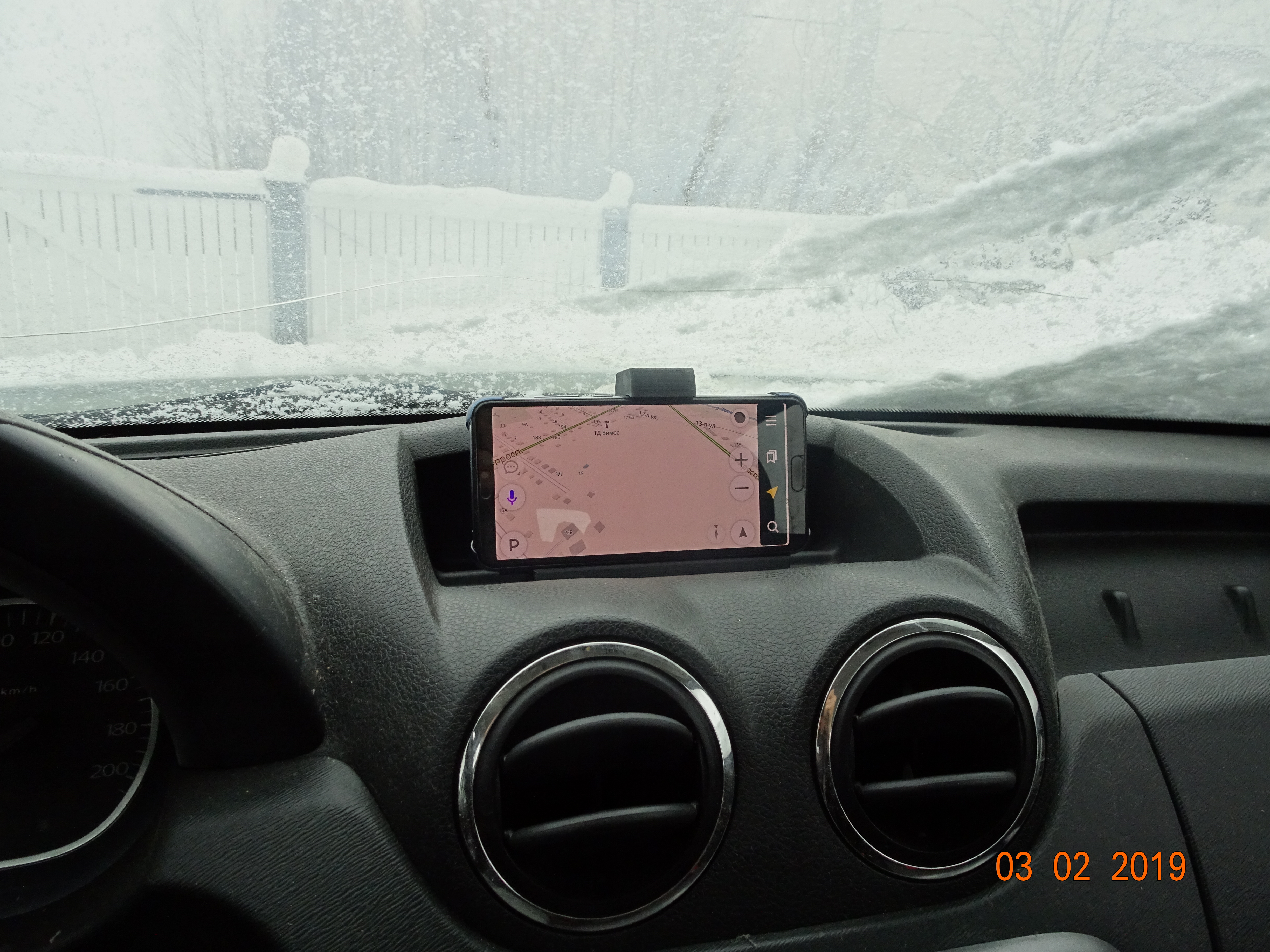 Renault/Dacia Duster smartphone holder