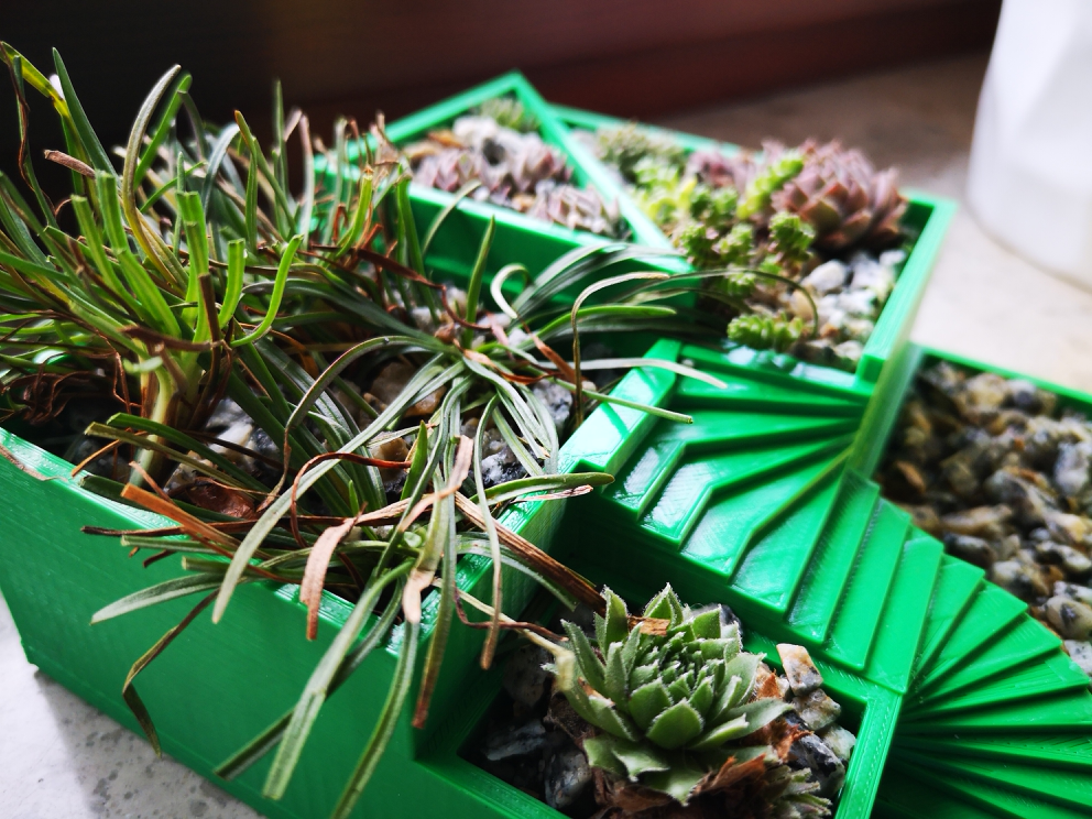 A flowerpot or desk organizer