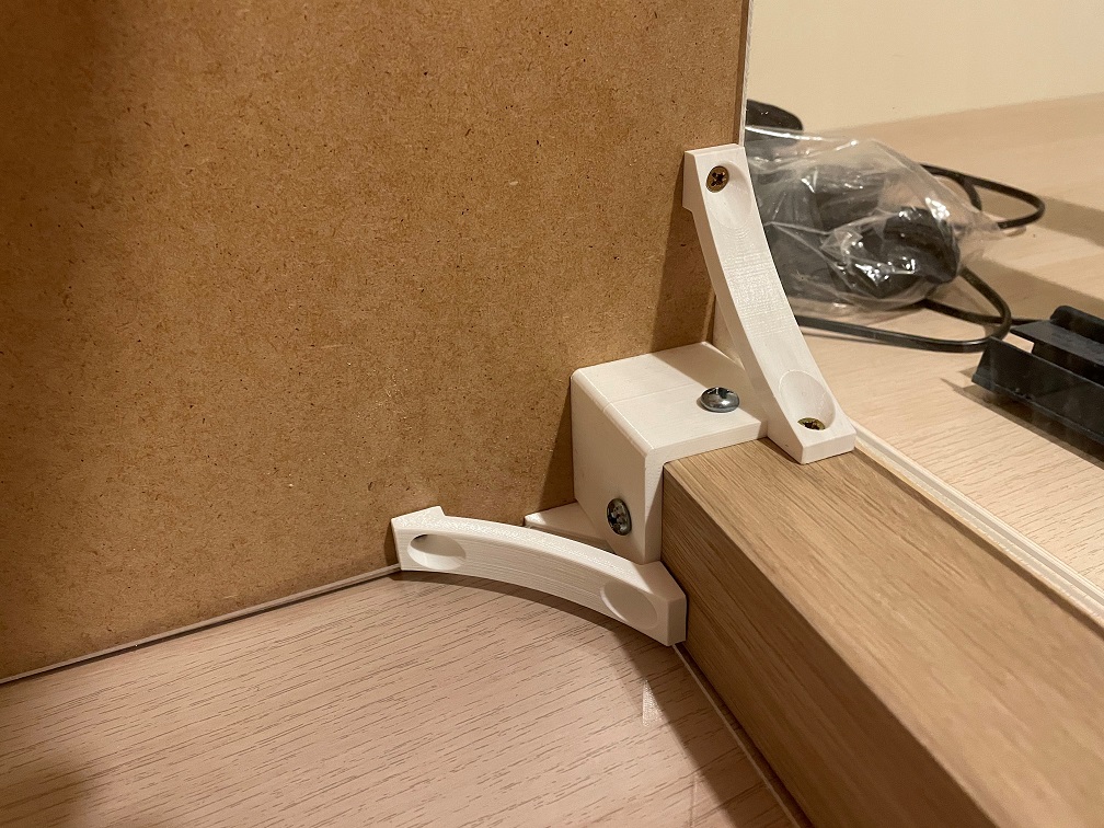 Lack Enclosure Corner Support