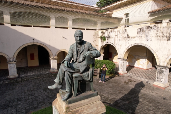João Octávio dos Santos - monumento mausoléu
