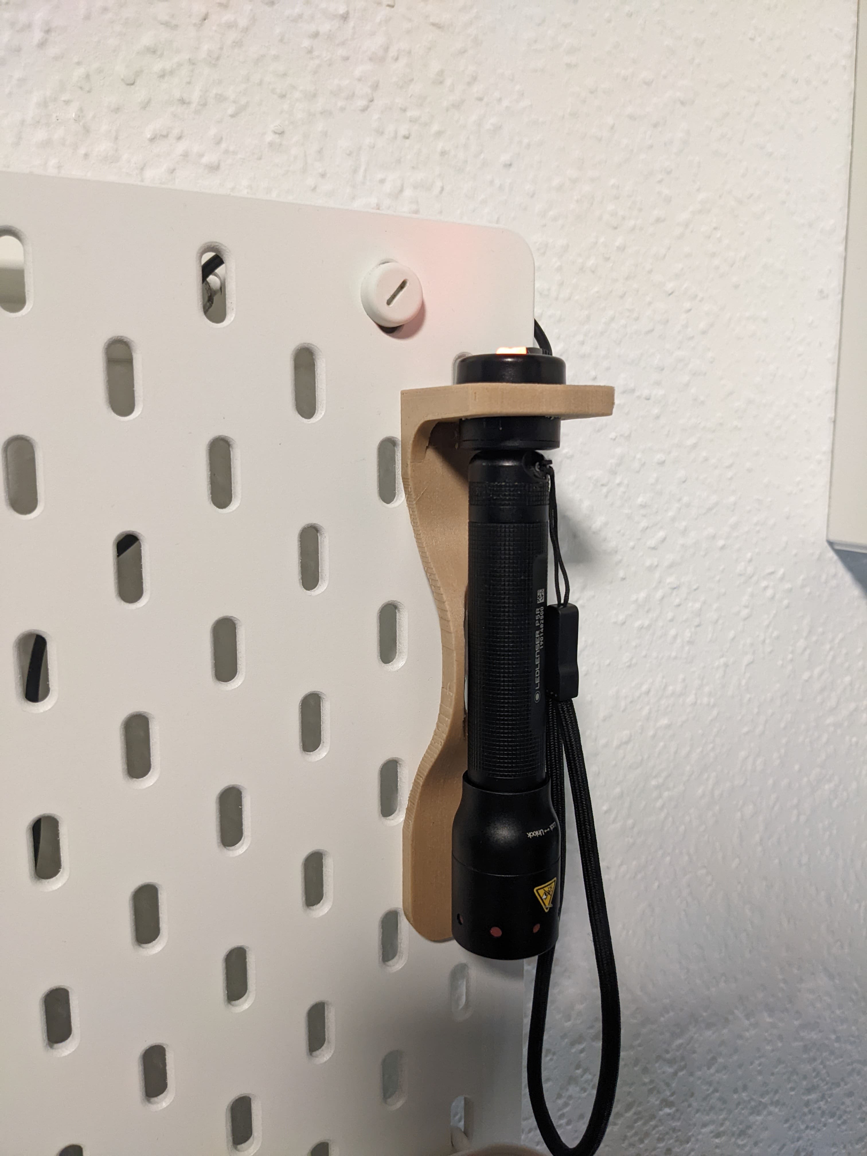 IKEA Skadis LEDLenser P5R Chargingstation