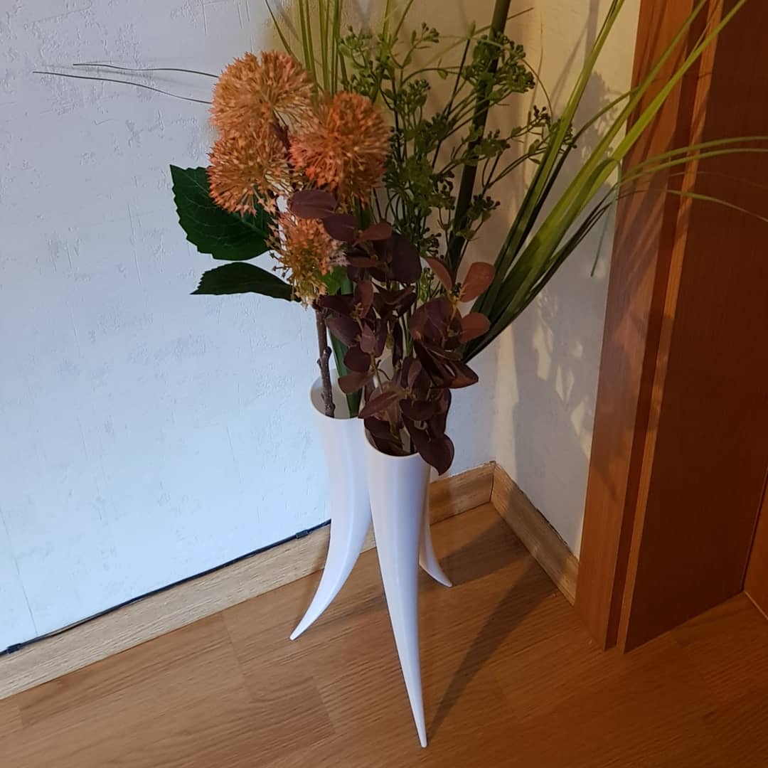 deco horn vase