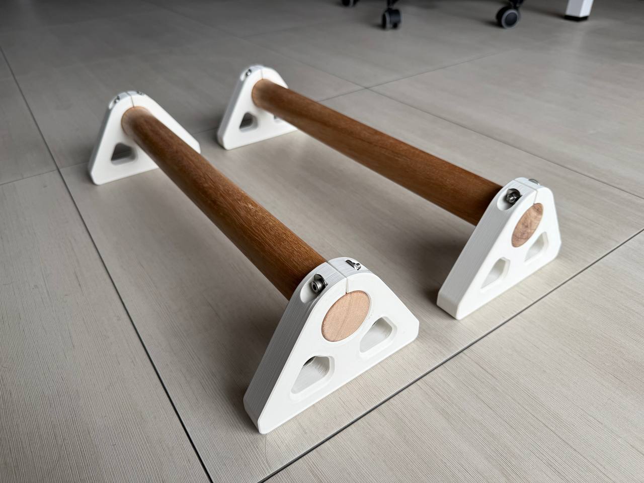 Push-up bars for calisthenics