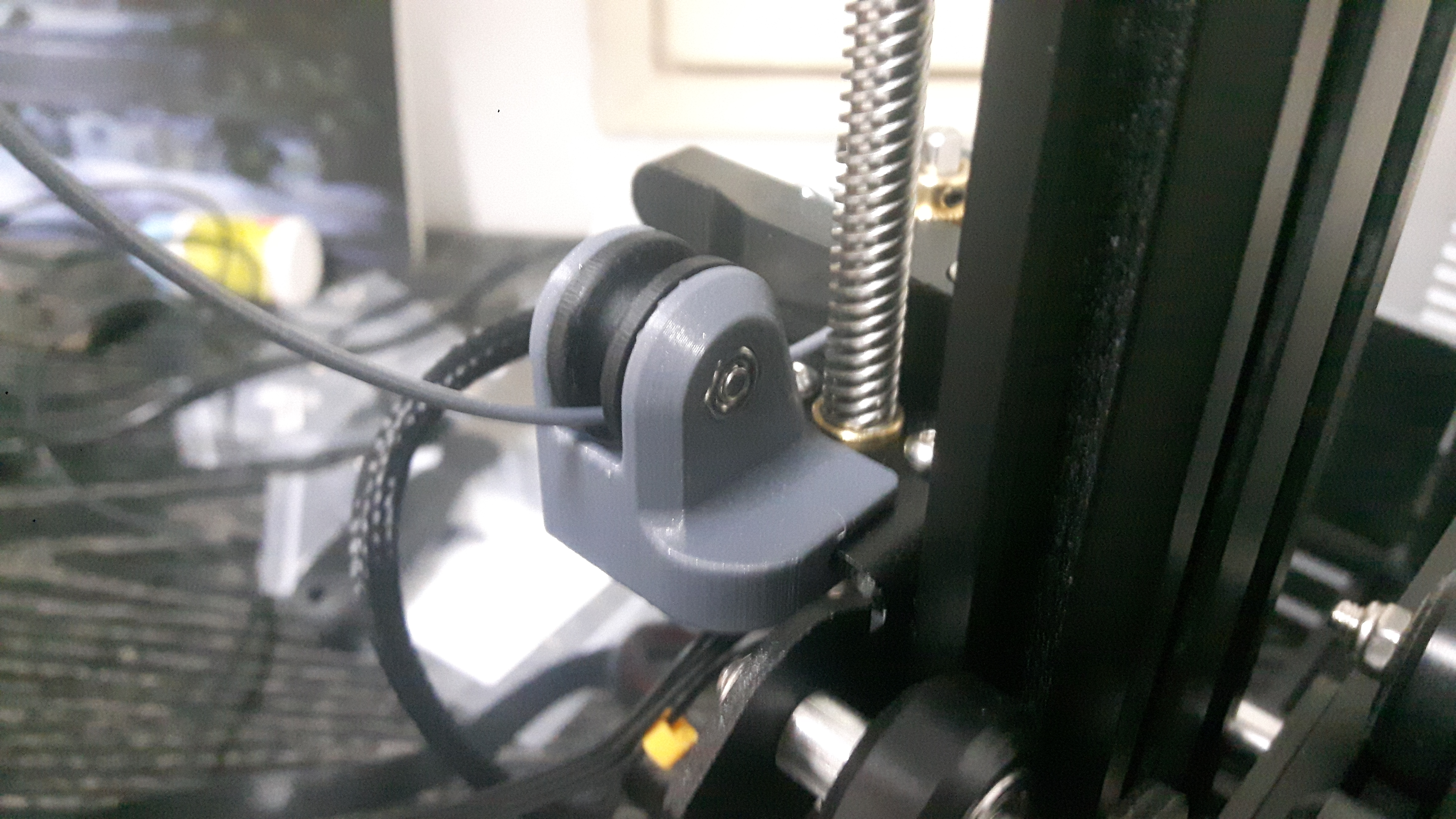 Ender3/CR10 filament guide using roller
